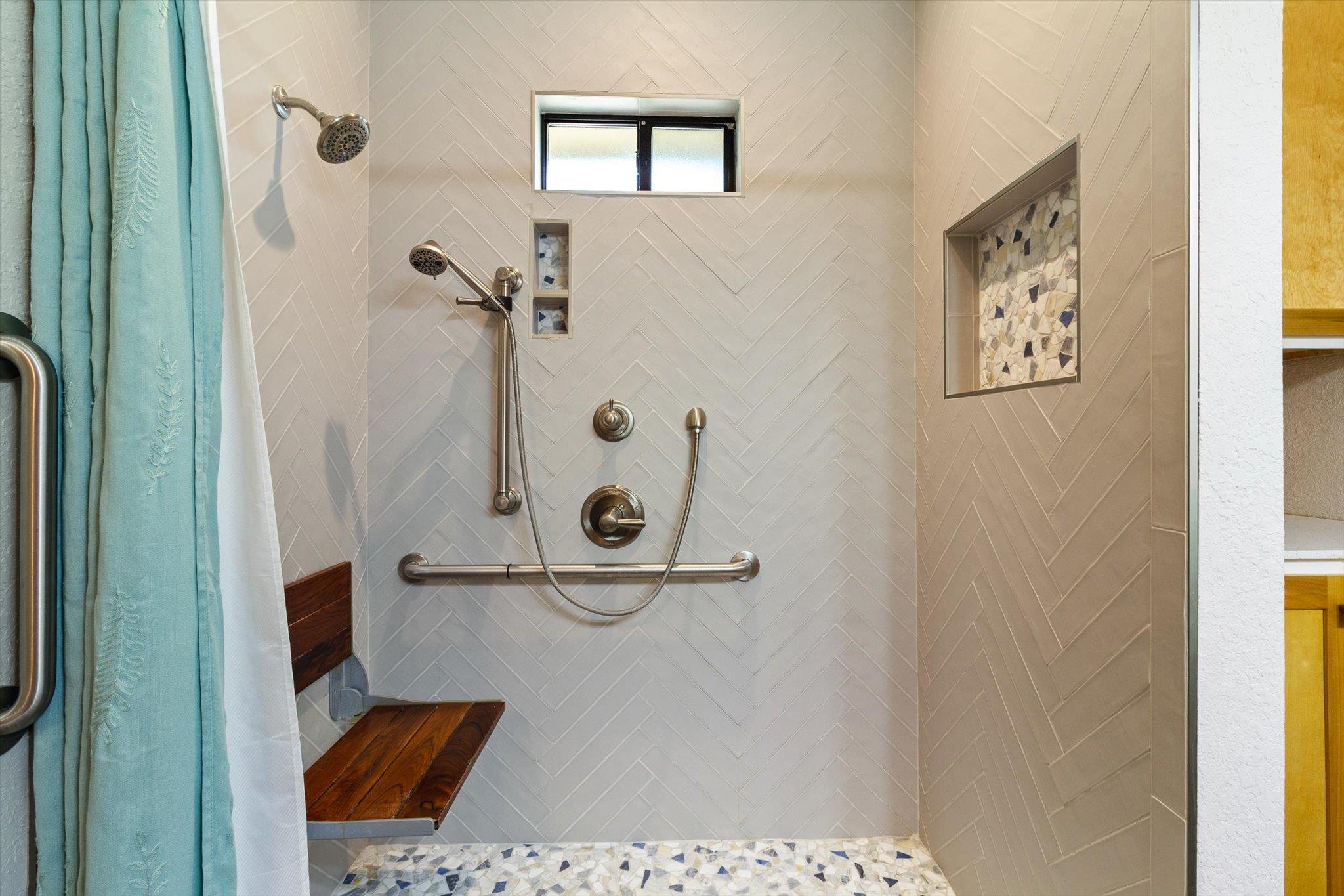 53 Tinas Trl, Martindale, TX 78655