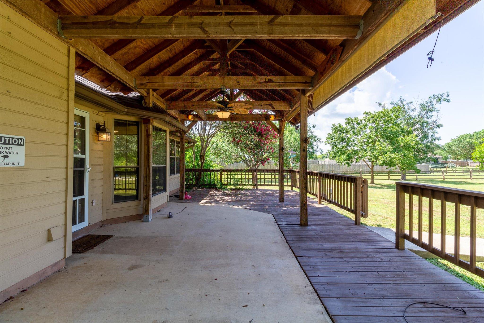 53 Tinas Trl, Martindale, TX 78655