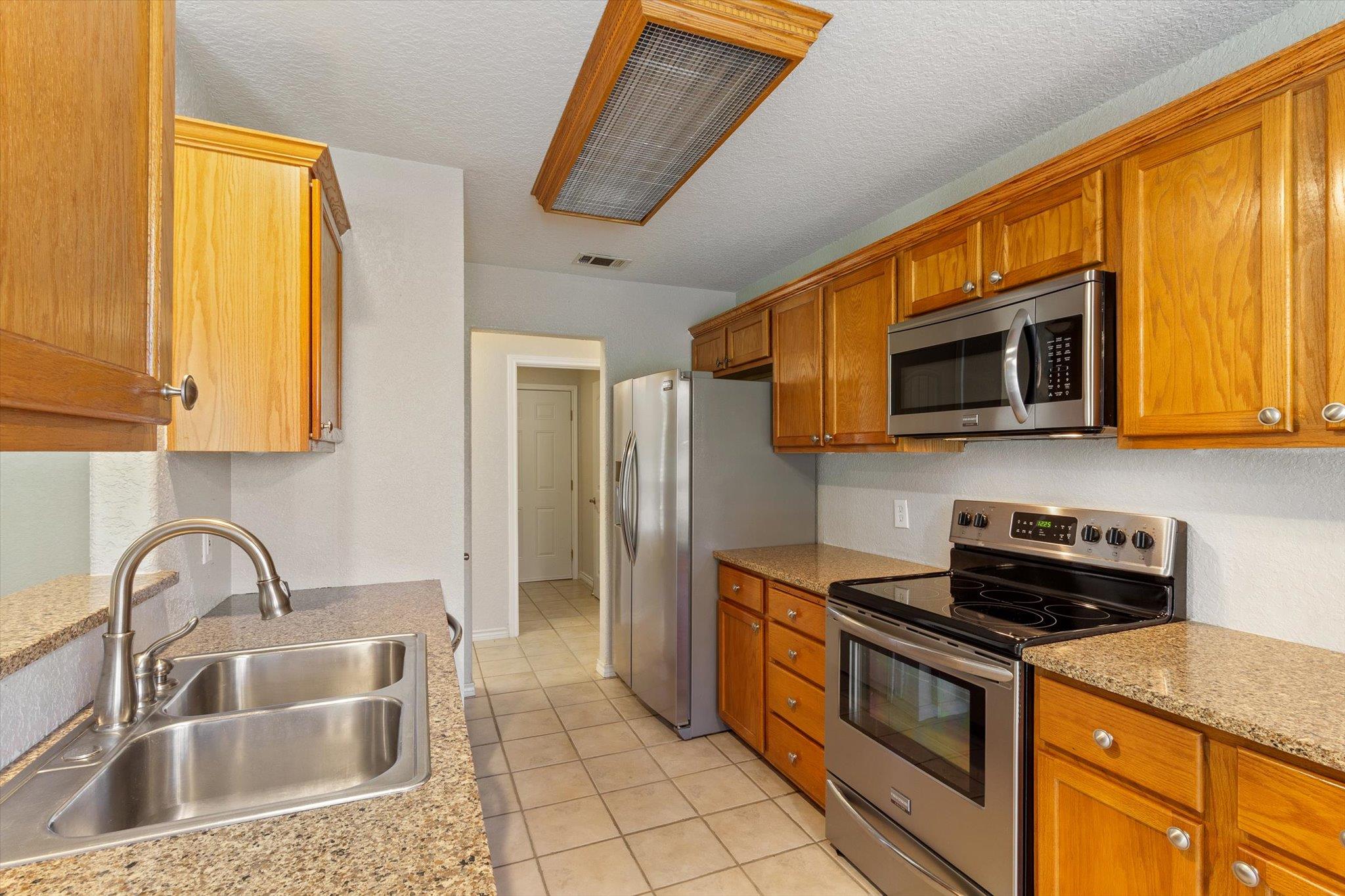 53 Tinas Trl, Martindale, TX 78655