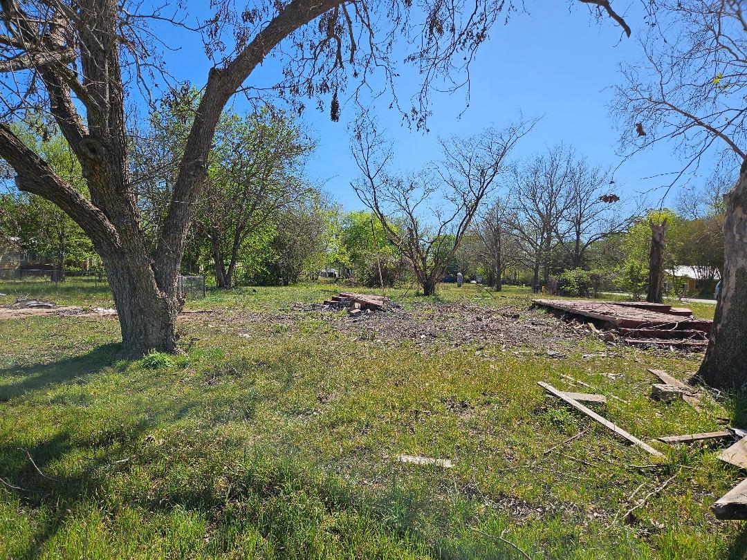 201 Harris St, Smithville, TX 78957