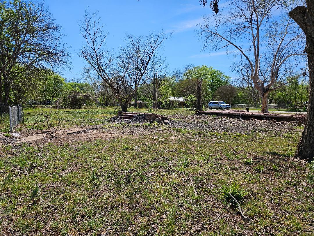 201 Harris St, Smithville, TX 78957