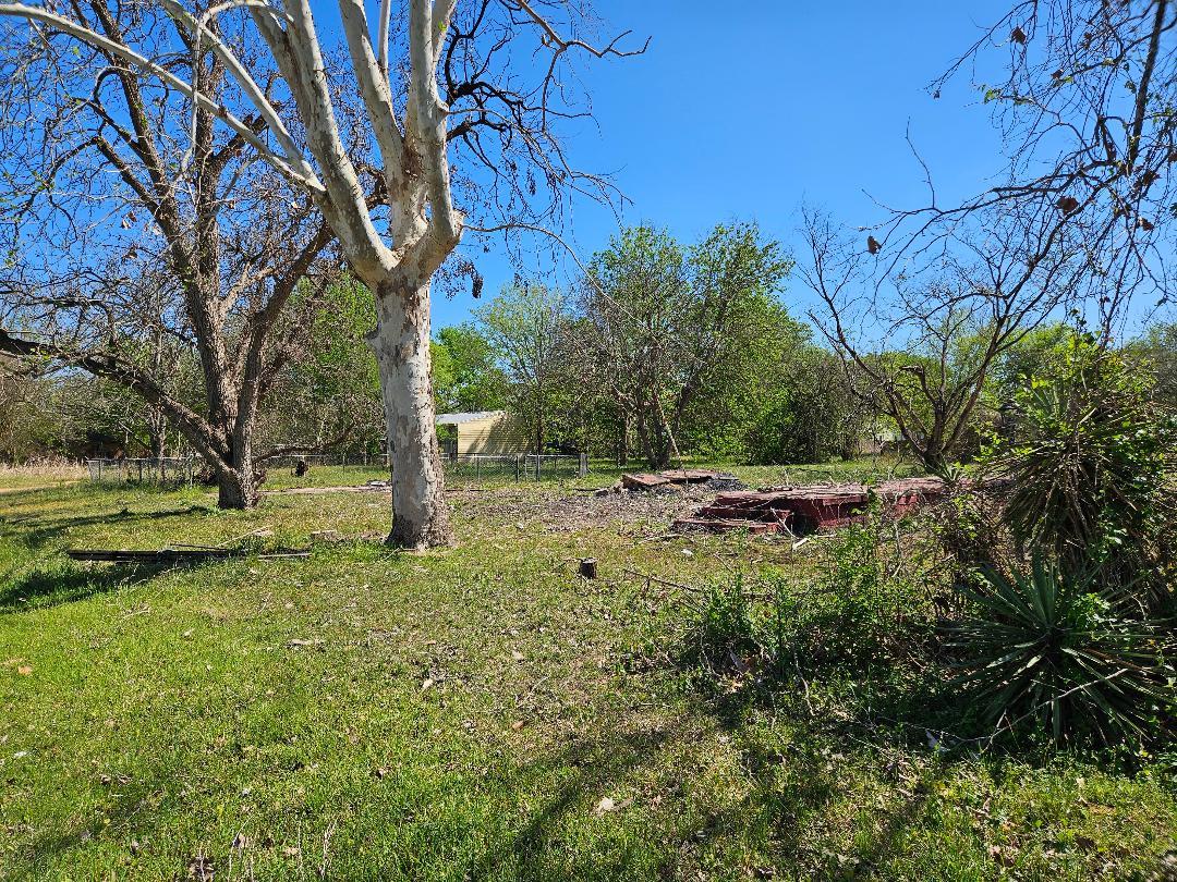 201 Harris St, Smithville, TX 78957