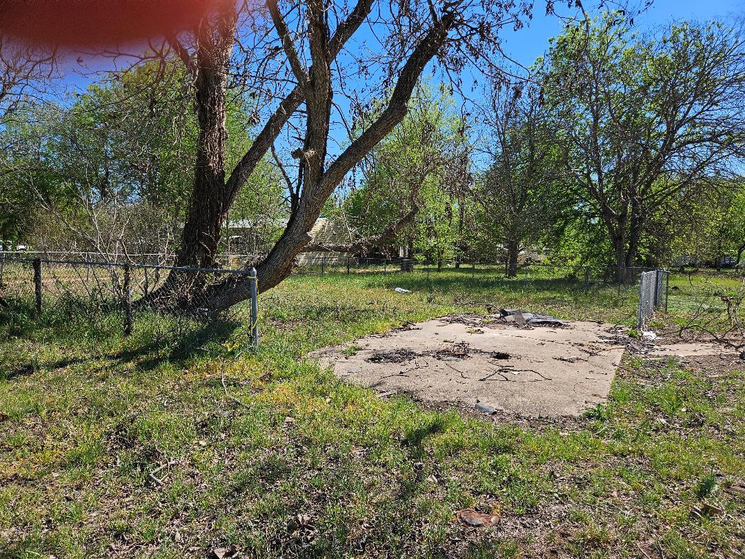 201 Harris St, Smithville, TX 78957