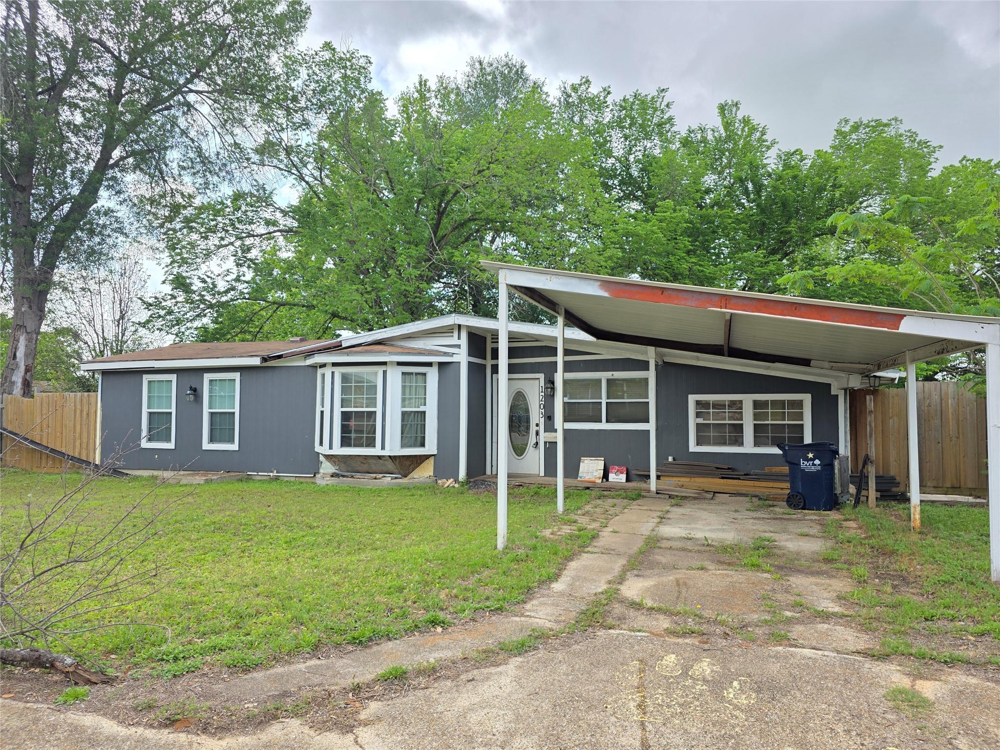 1203 Highland Ave, Rockdale, TX 76567