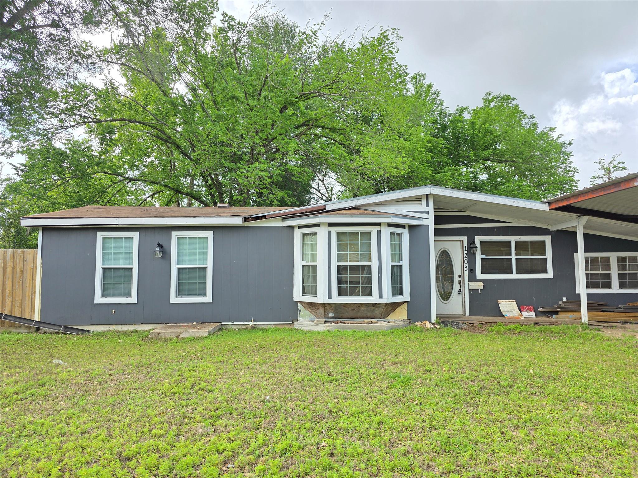 1203 Highland Ave, Rockdale, TX 76567