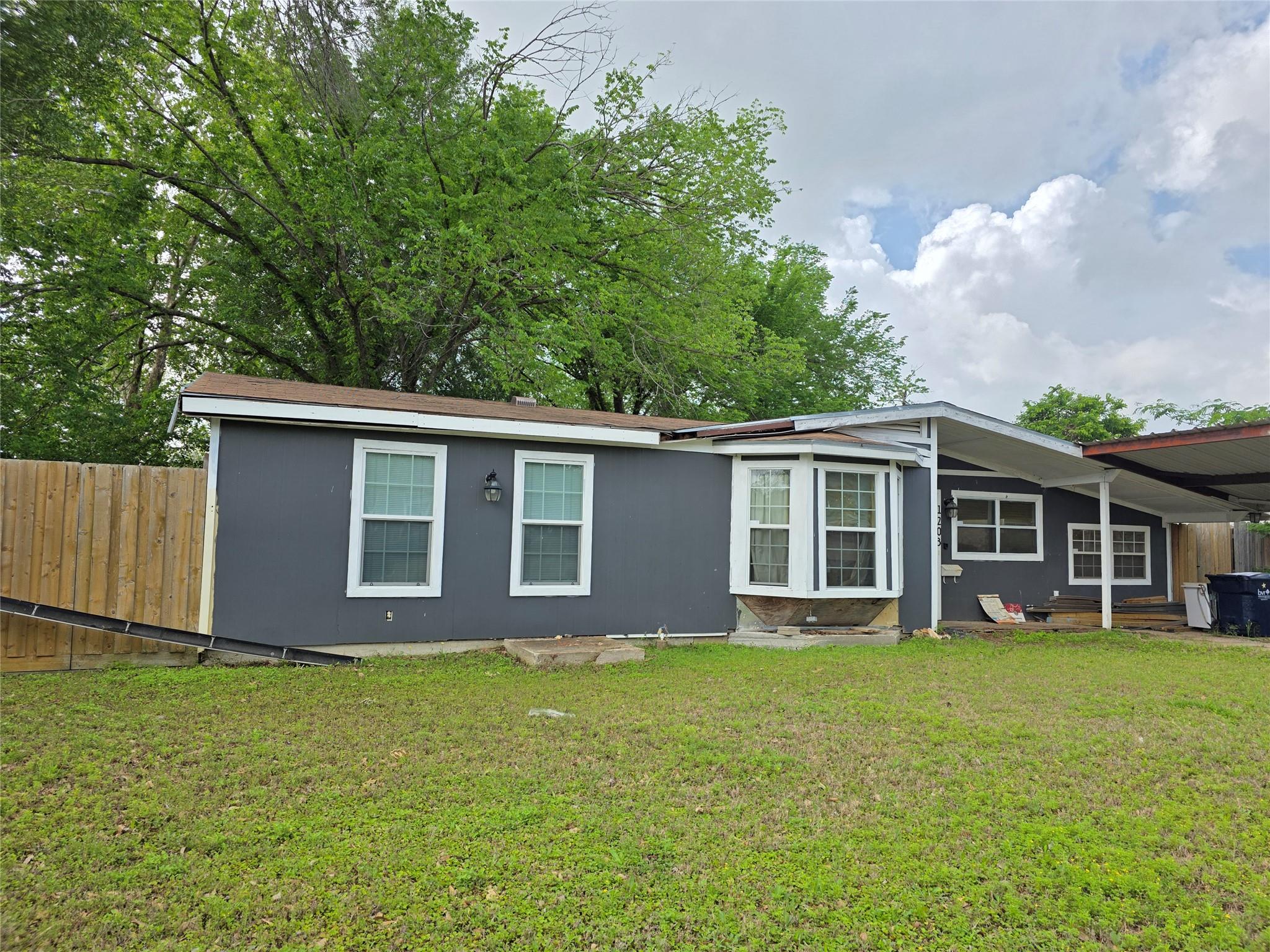 1203 Highland Ave, Rockdale, TX 76567