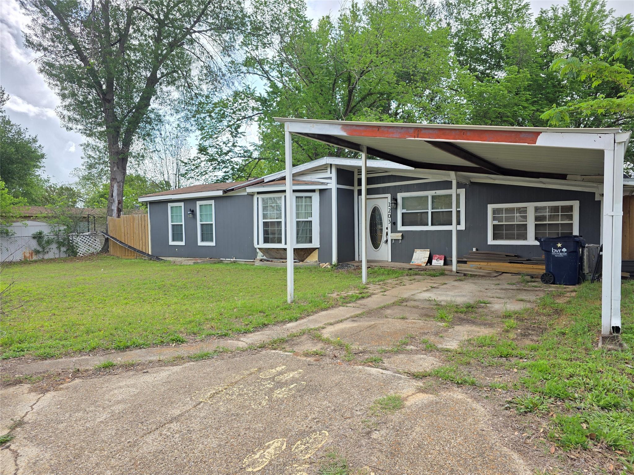 1203 Highland Ave, Rockdale, TX 76567