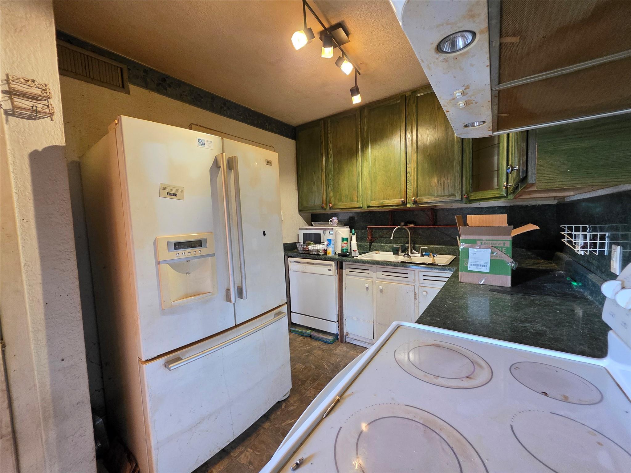 1203 Highland Ave, Rockdale, TX 76567