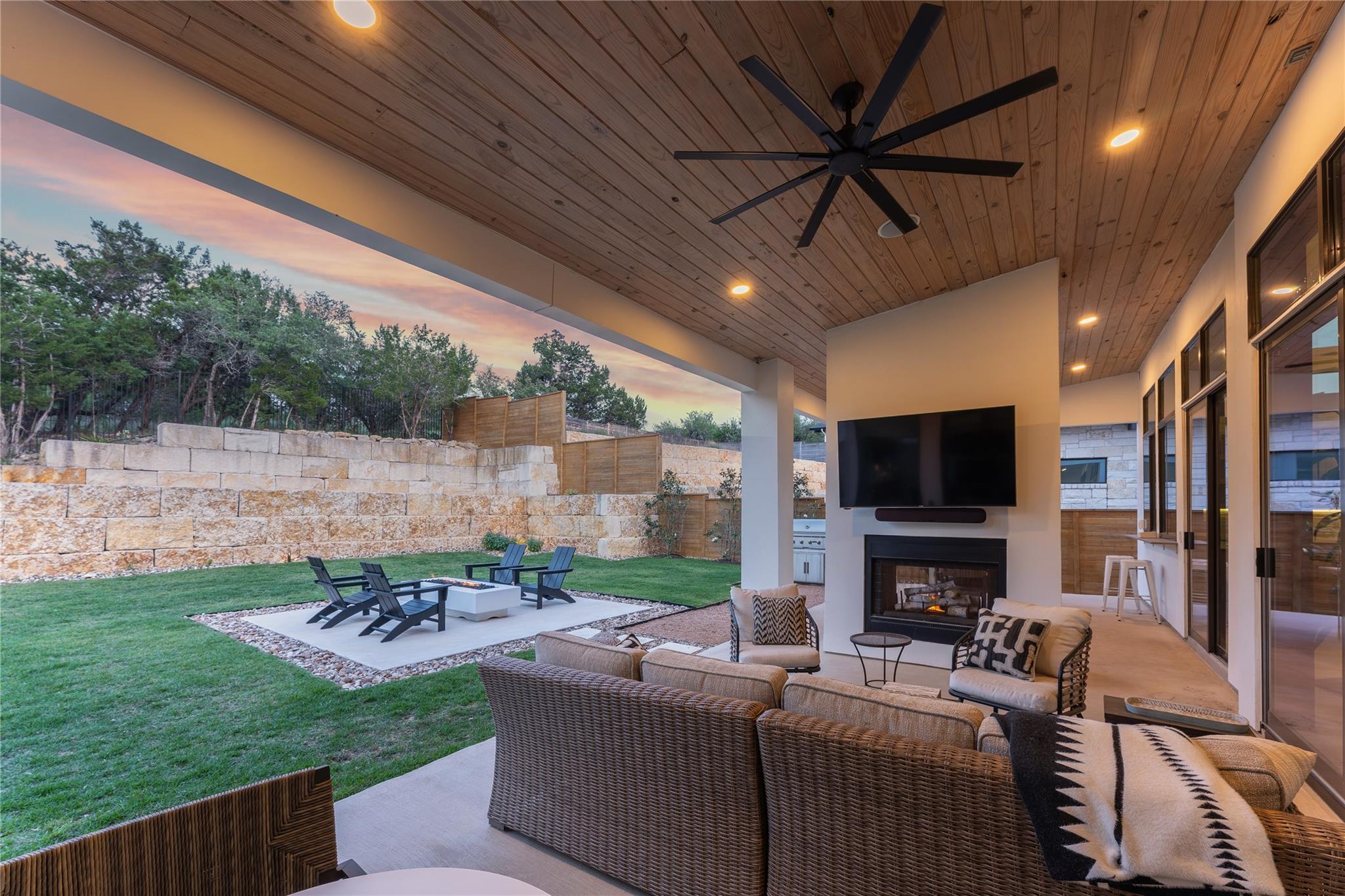 197 Evelyn Ct, Dripping Springs, TX 78620