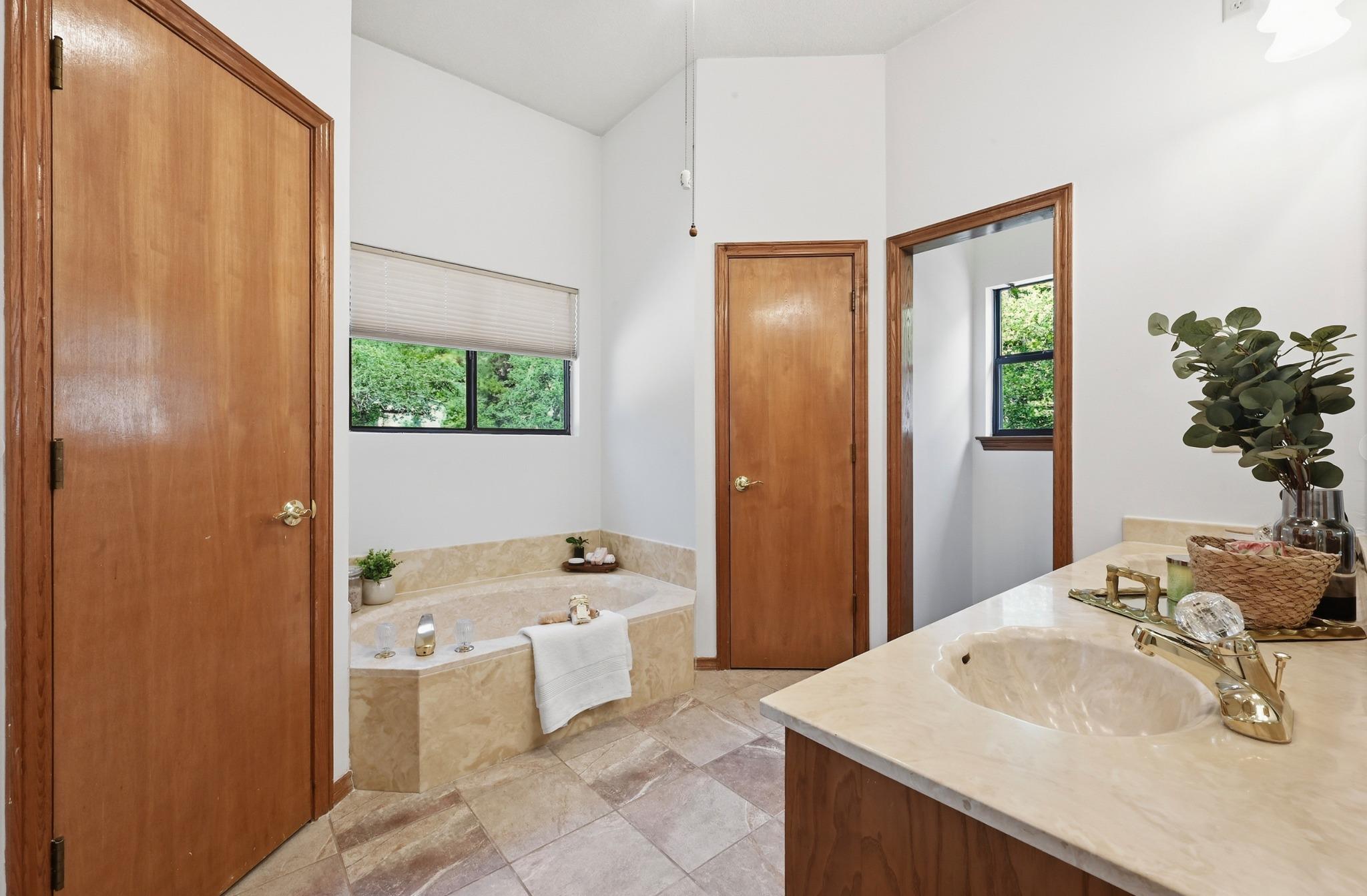 5714 Barker Ridge Dr, Austin, TX 78759