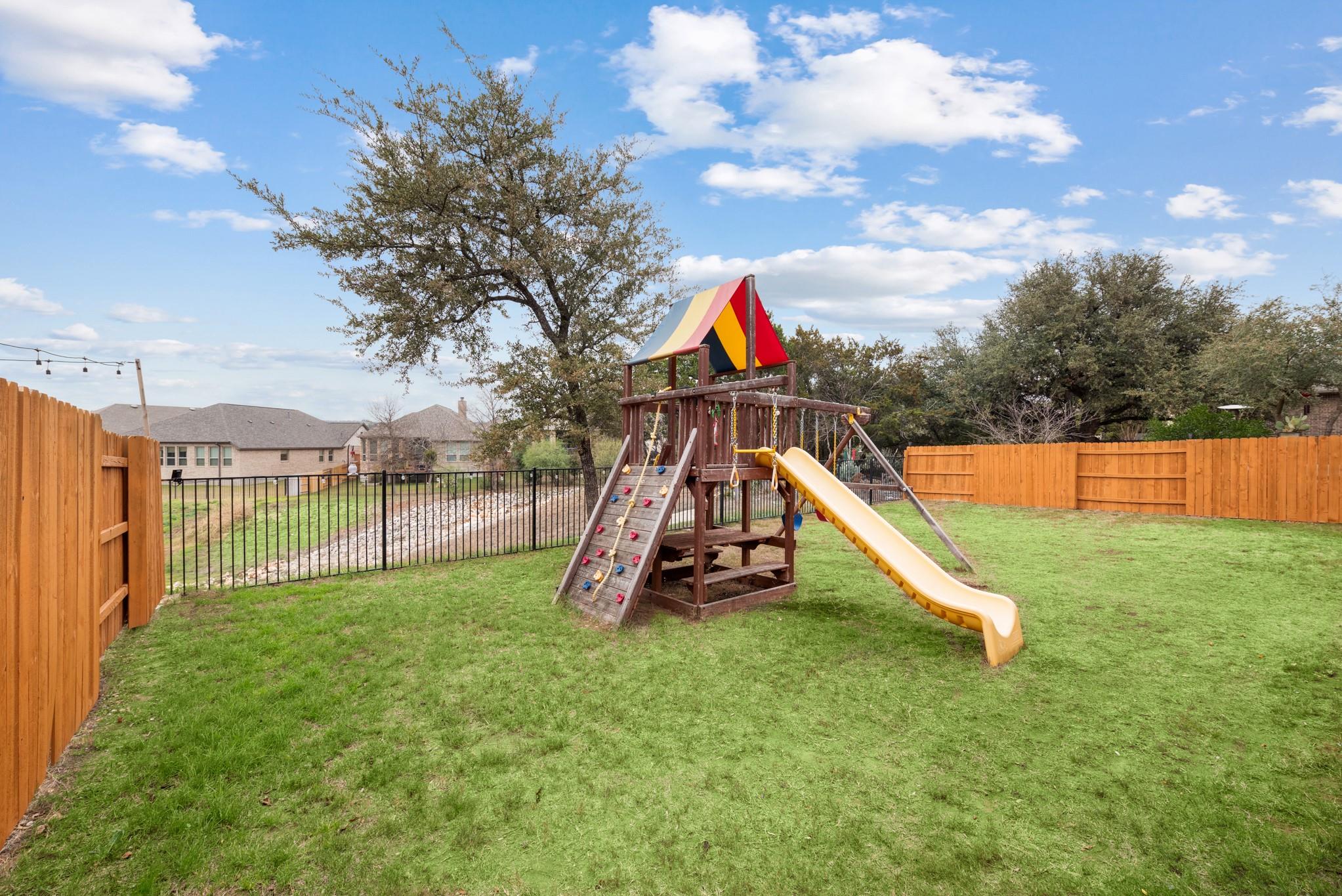 216 Emerald Garden Rd, San Marcos, TX 78666