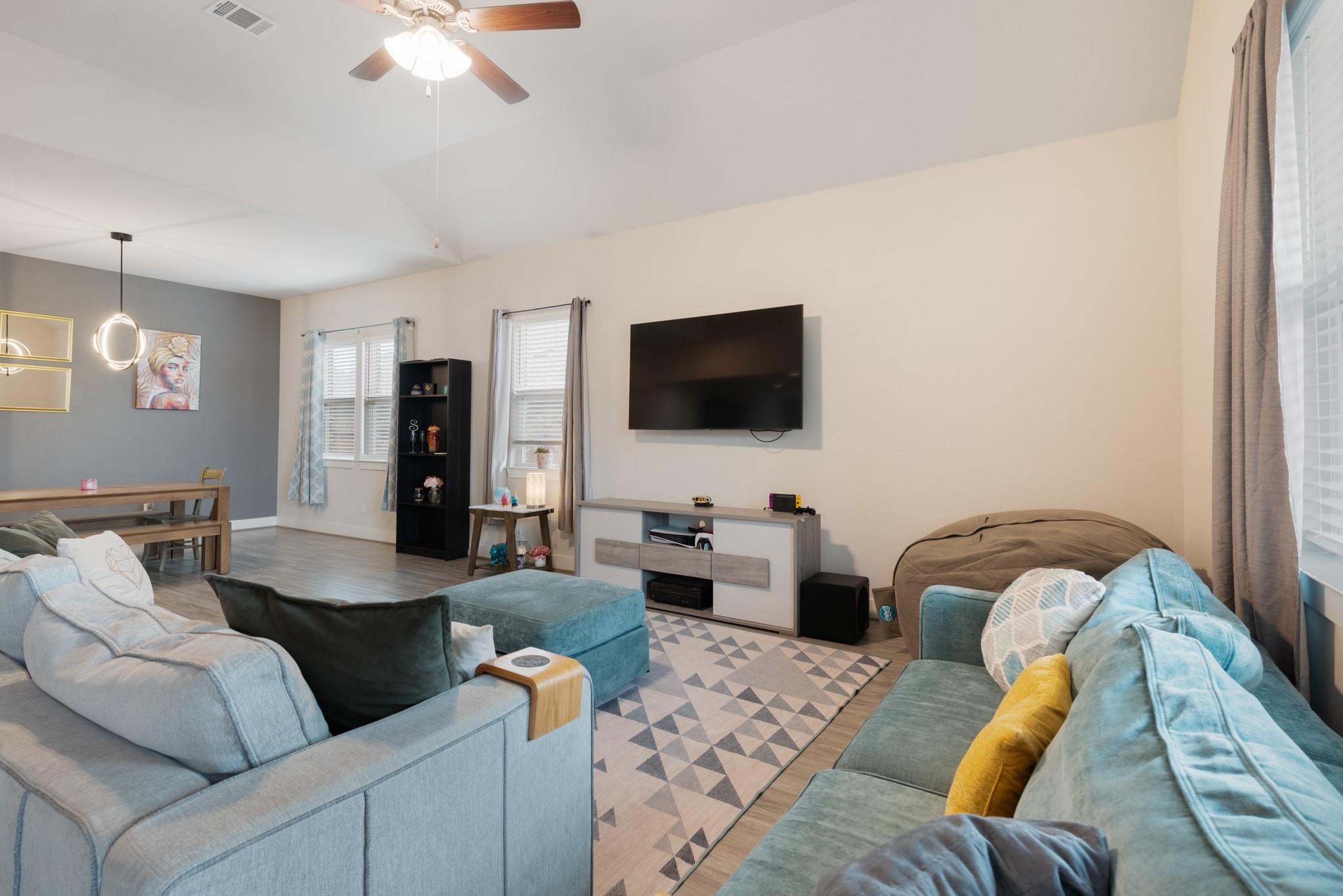 216 Emerald Garden Rd, San Marcos, TX 78666