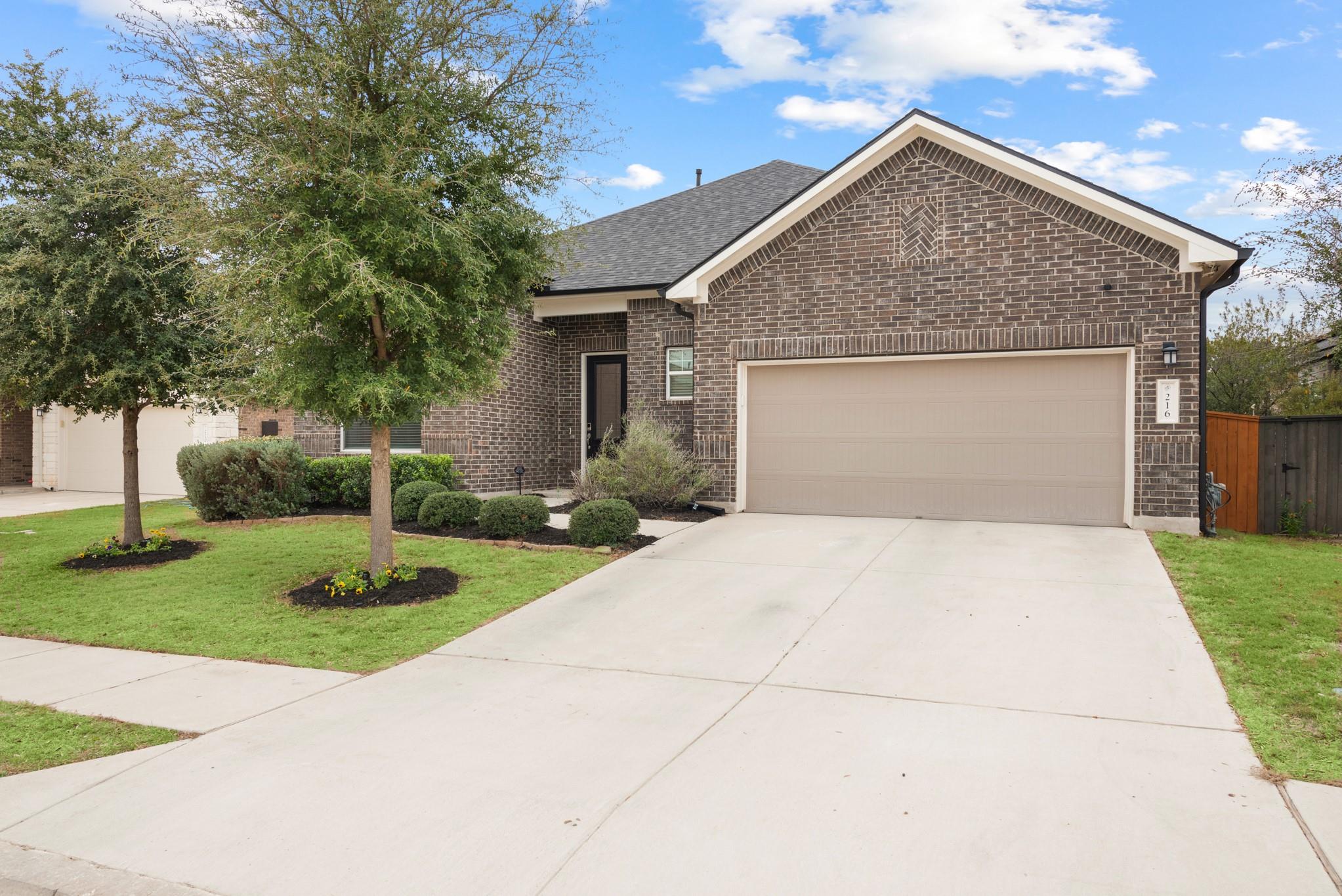 216 Emerald Garden Rd, San Marcos, TX 78666