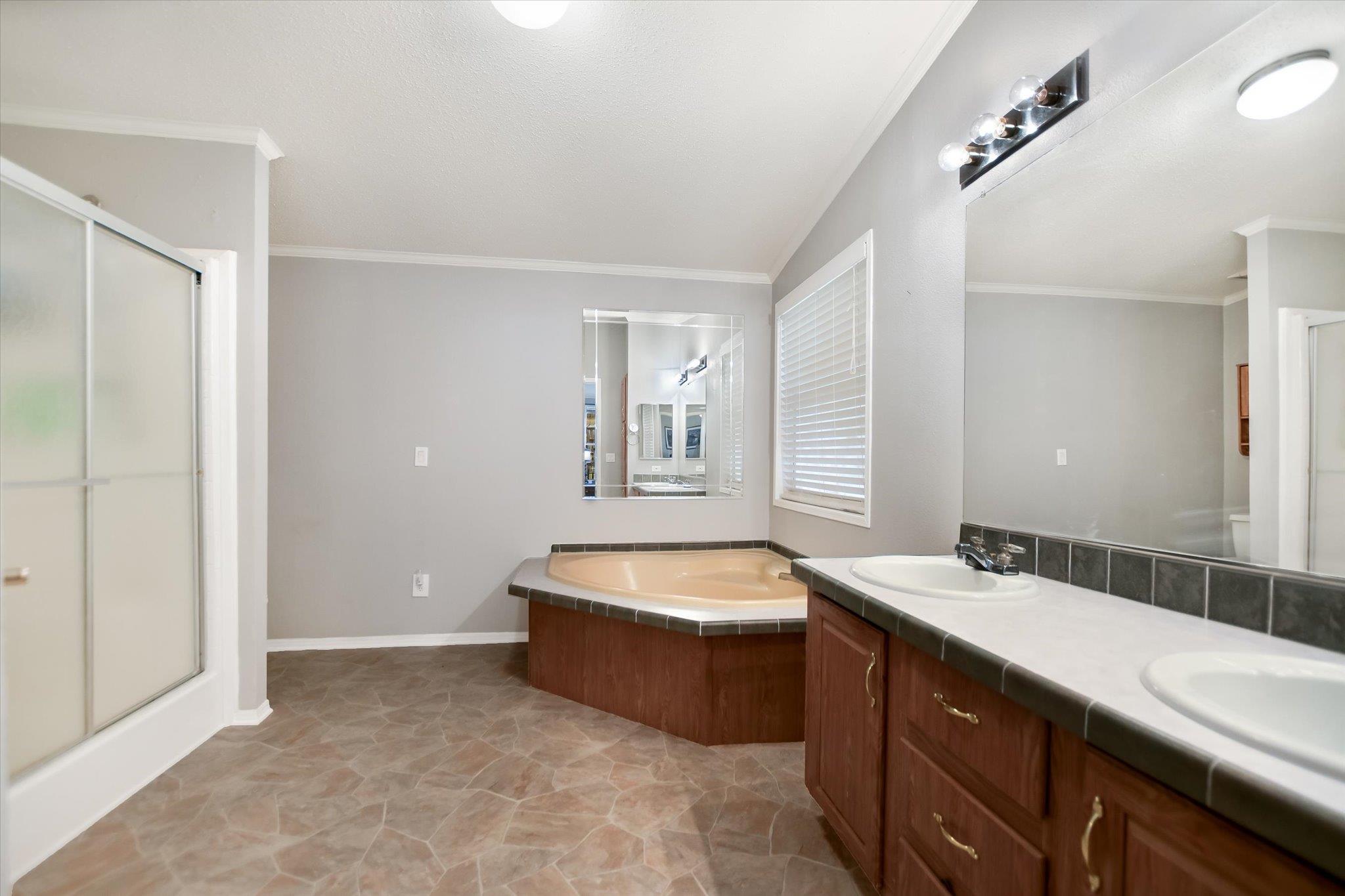 100 Highline Cutoff, Kingsland, TX 78639