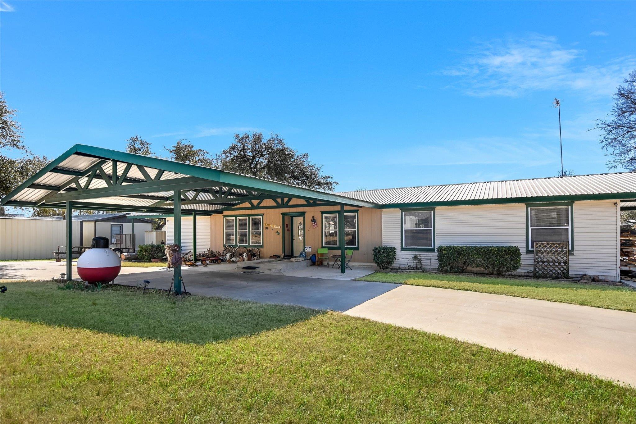 100 Highline Cutoff, Kingsland, TX 78639