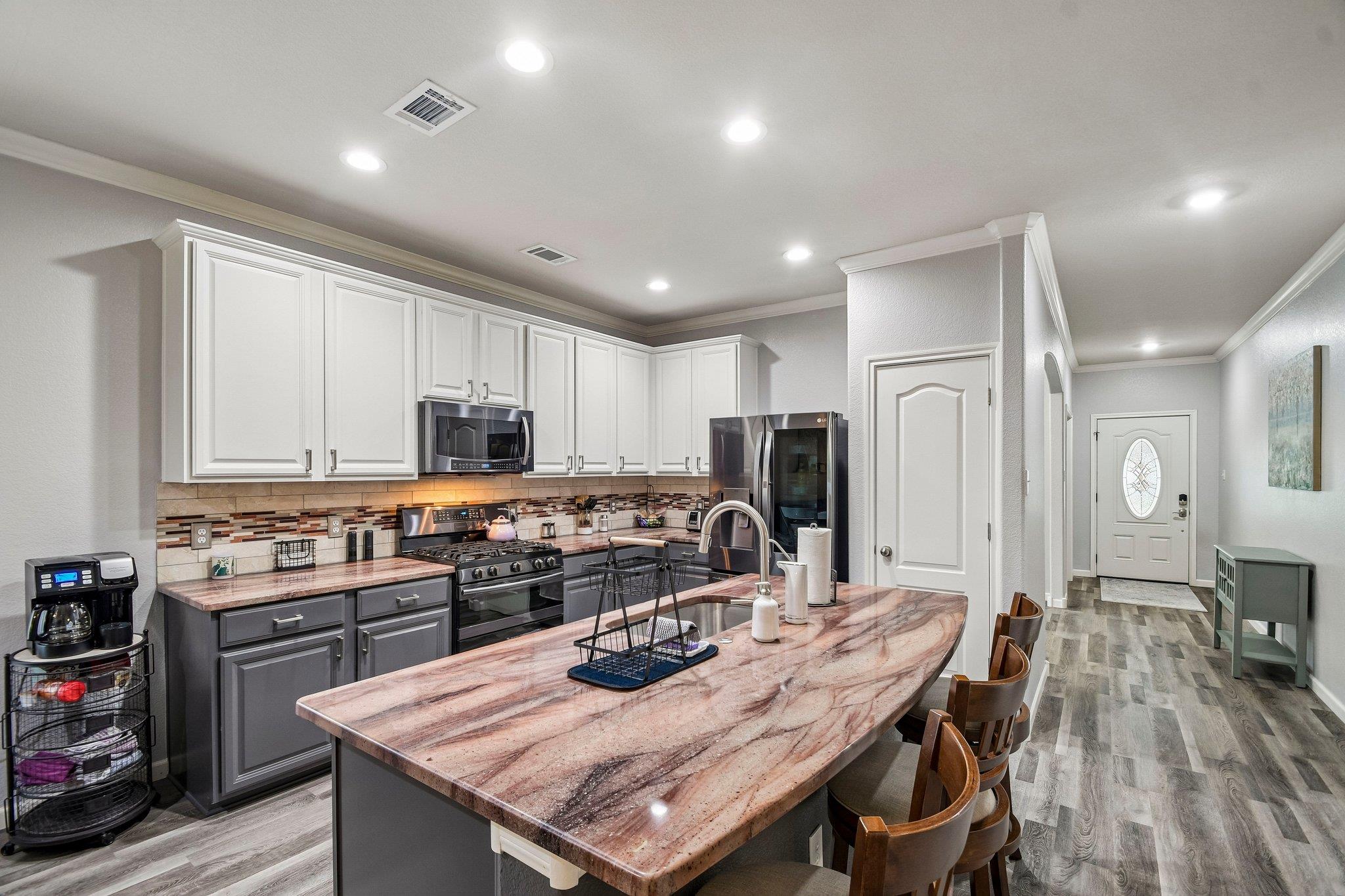 913 Hyde Park Dr, Round Rock, TX 78665