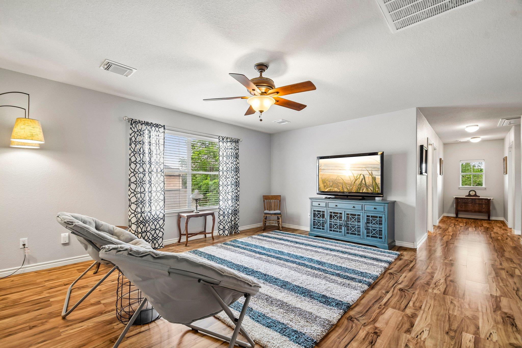 913 Hyde Park Dr, Round Rock, TX 78665