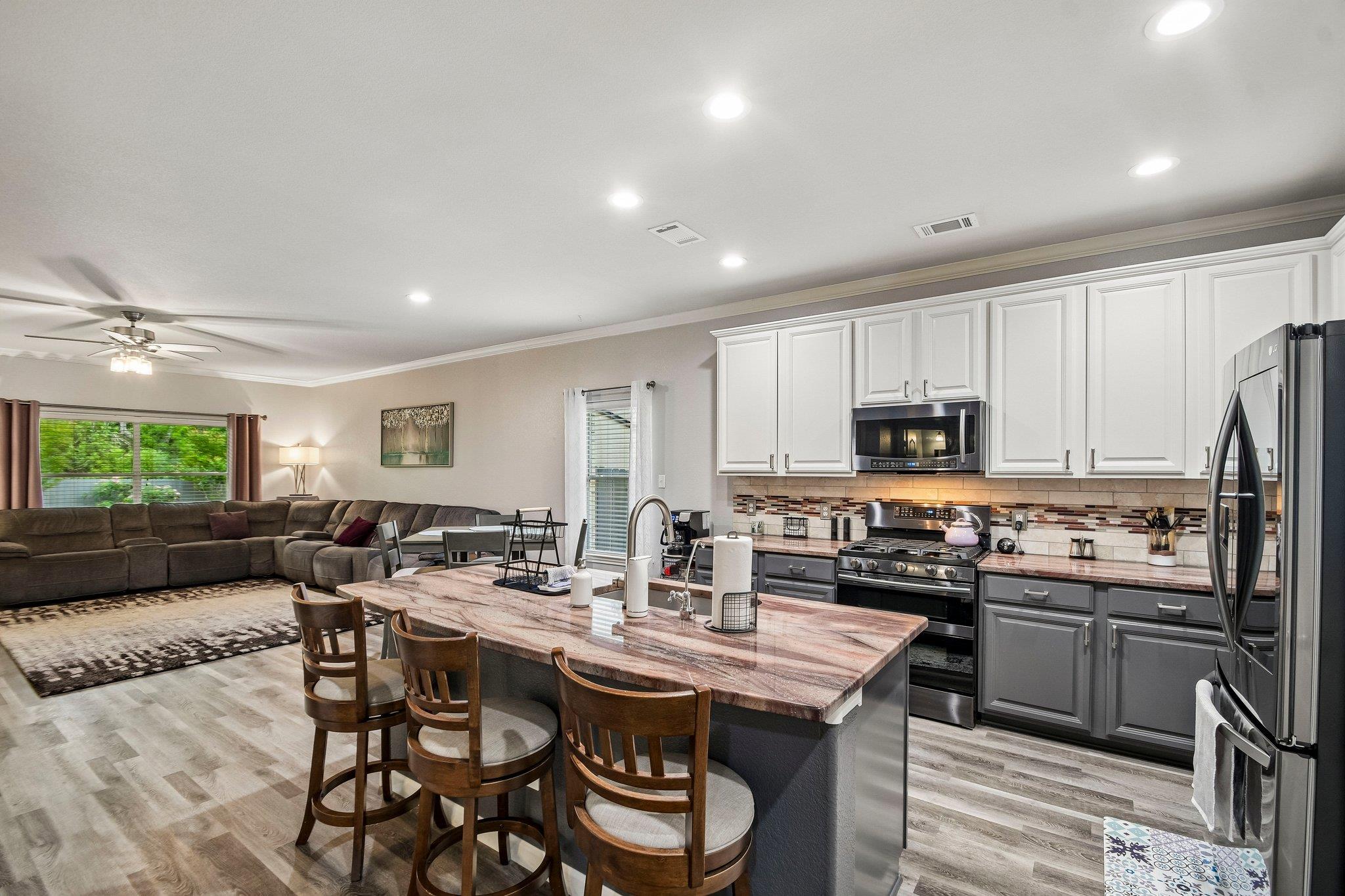 913 Hyde Park Dr, Round Rock, TX 78665