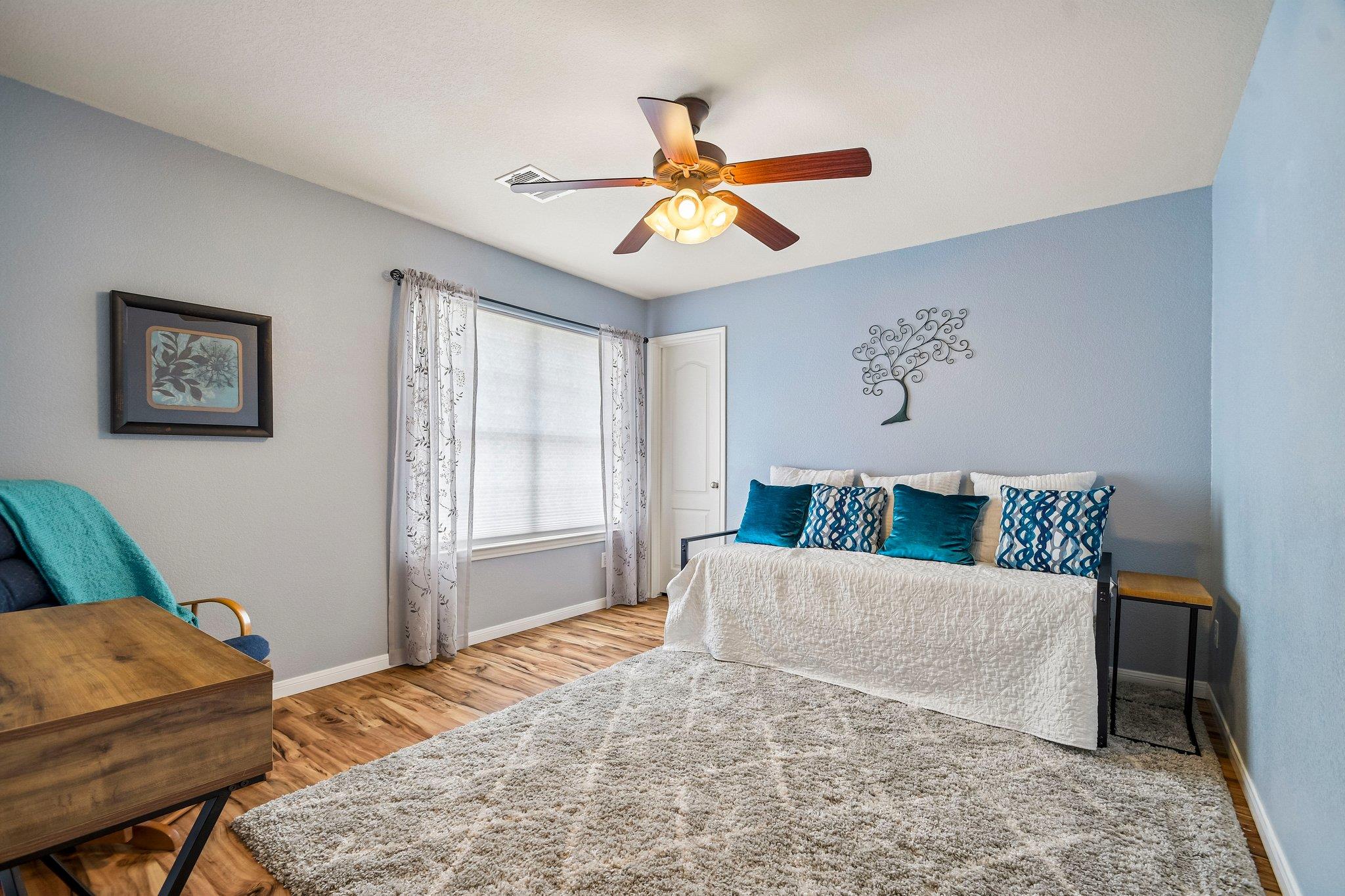 913 Hyde Park Dr, Round Rock, TX 78665