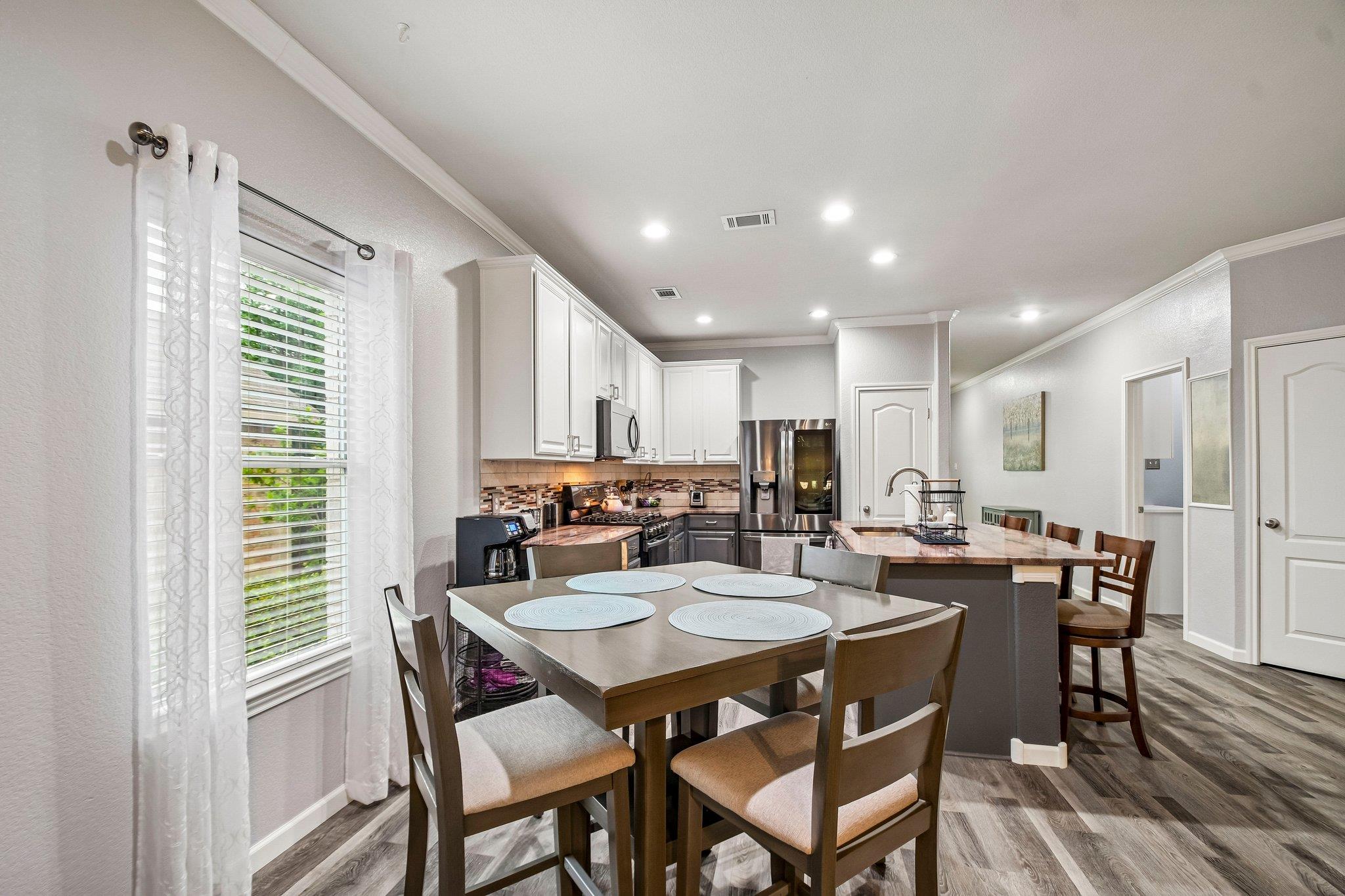 913 Hyde Park Dr, Round Rock, TX 78665
