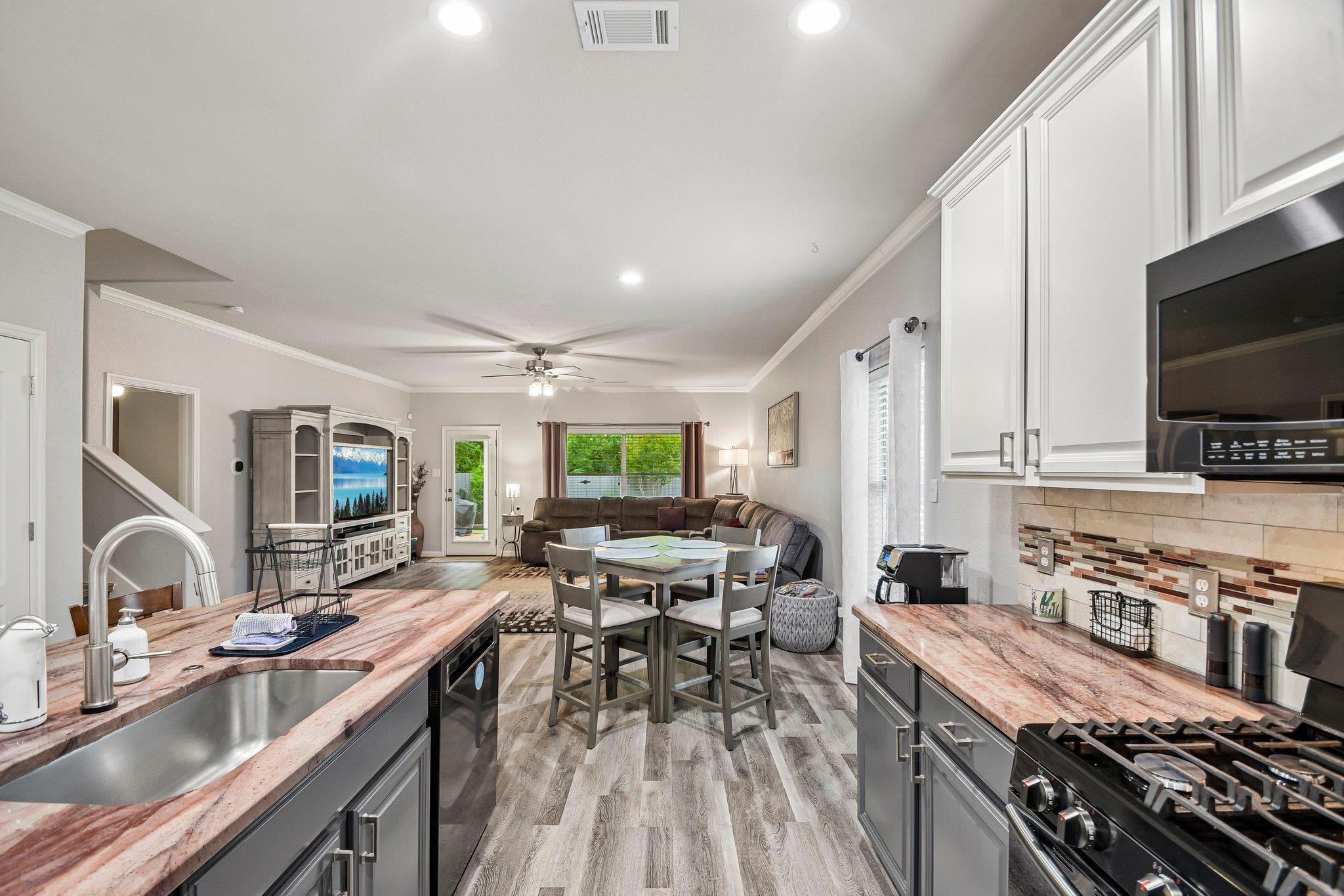 913 Hyde Park Dr, Round Rock, TX 78665