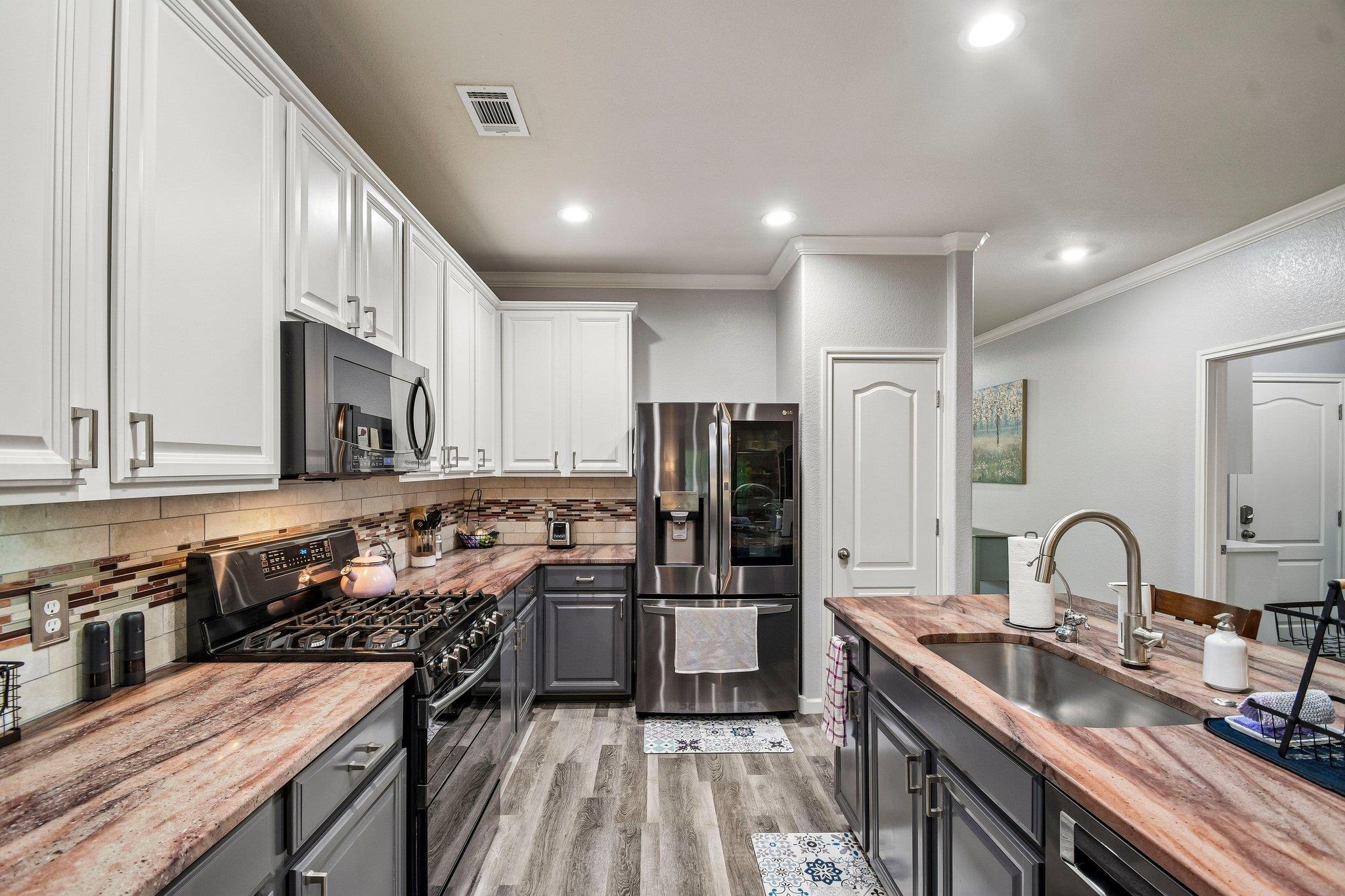 913 Hyde Park Dr, Round Rock, TX 78665