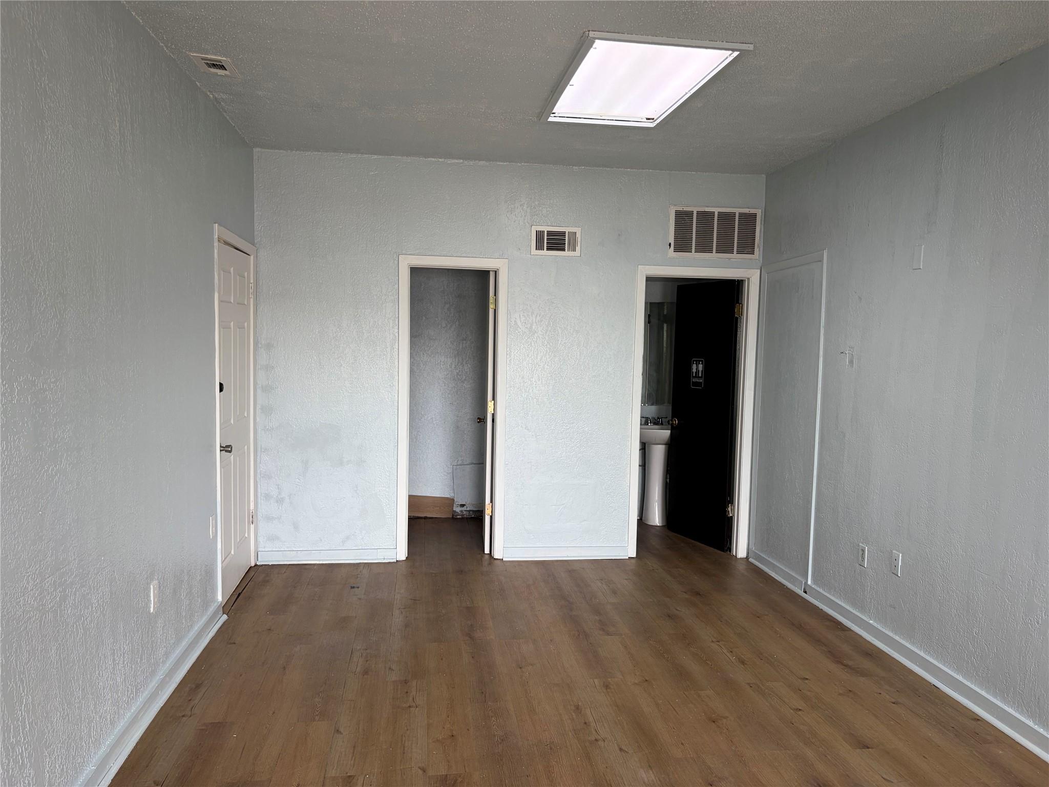 905 N IH 35 Highway # 104, Round Rock, TX 78664