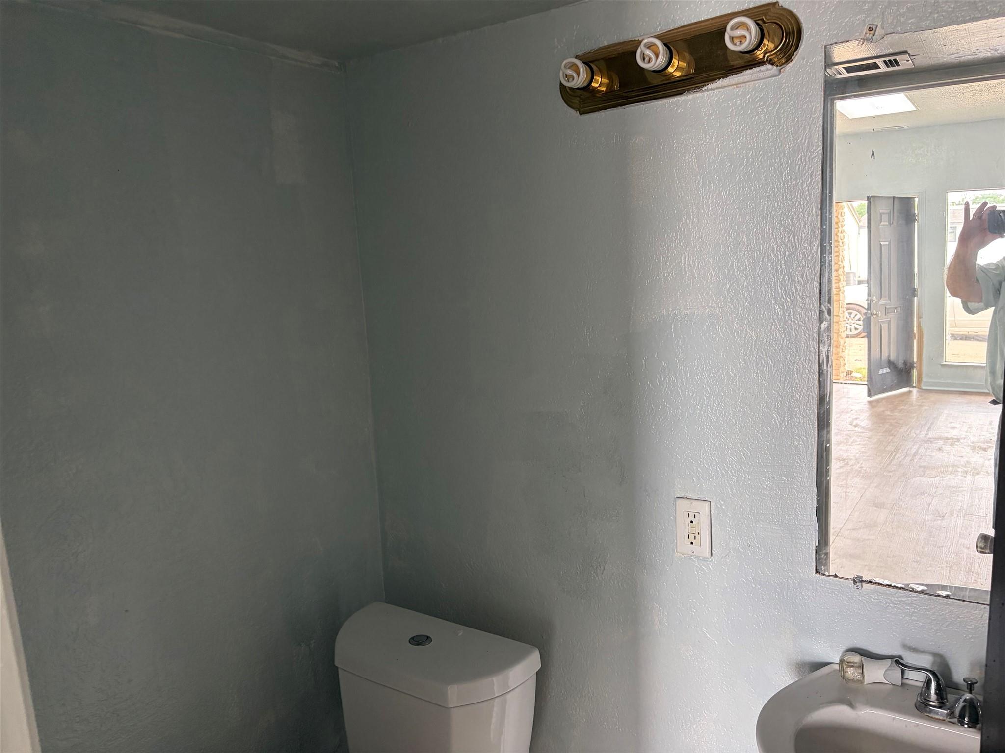 905 N IH 35 Highway # 104, Round Rock, TX 78664