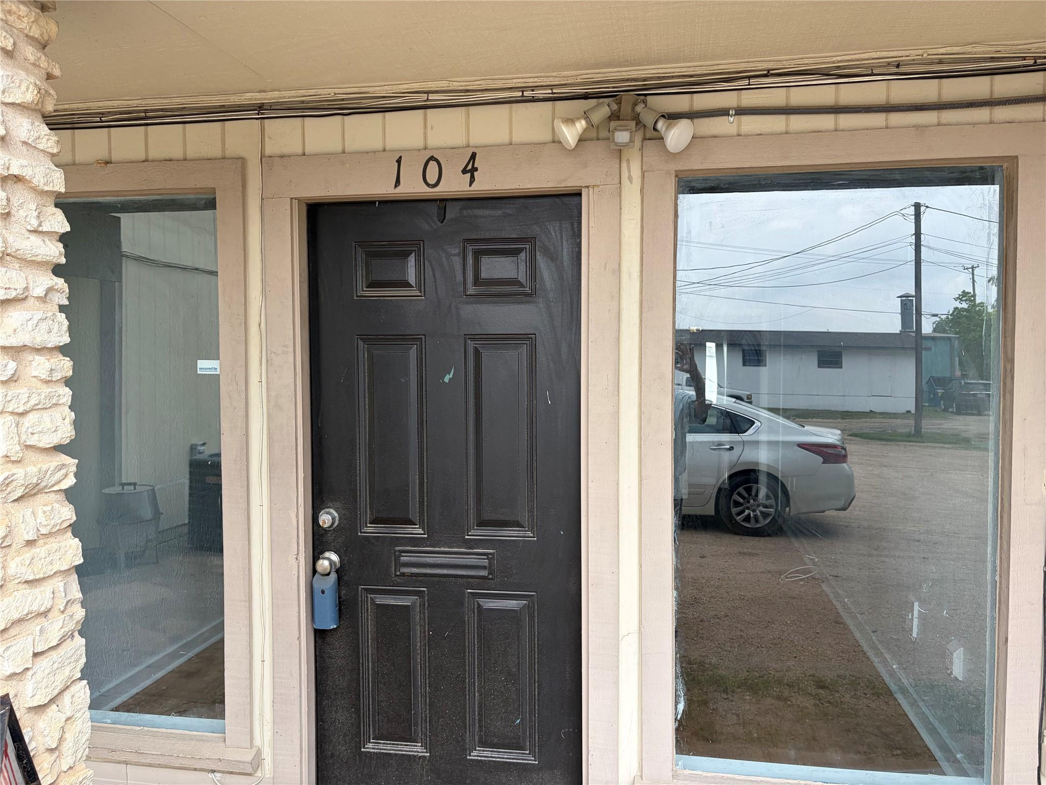 905 N IH 35 Highway # 104, Round Rock, TX 78664