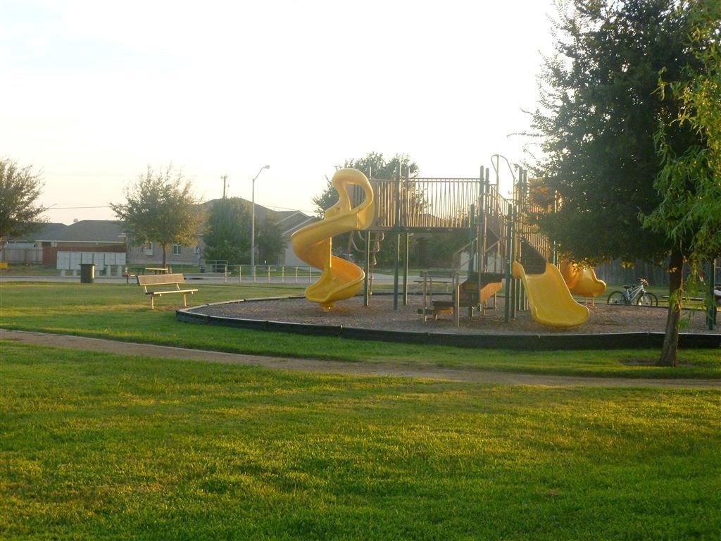 107 Inman Dr, Hutto, TX 78634