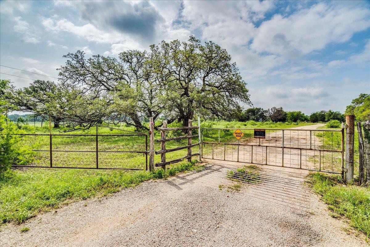 6400 Cypress Rd, Kyle, TX 78640