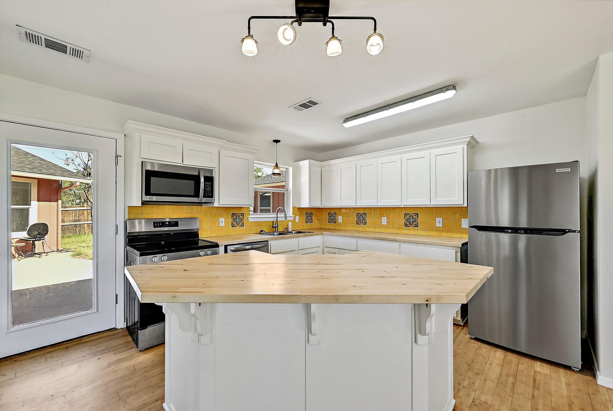 757 Cypress Ln, Cottonwood Shores, TX 78657