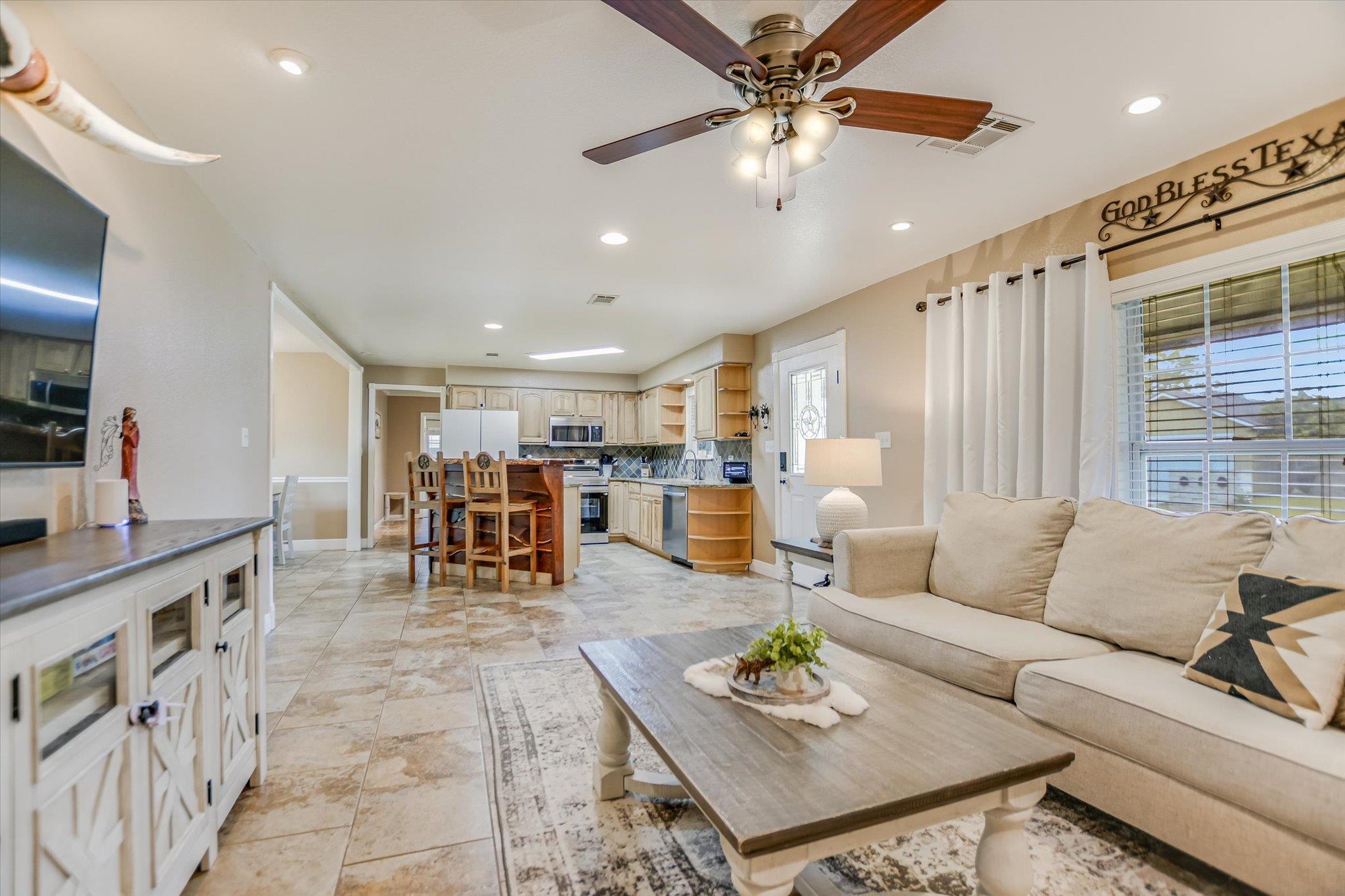 874 Pine Ln, Cottonwood Shores, TX 78639