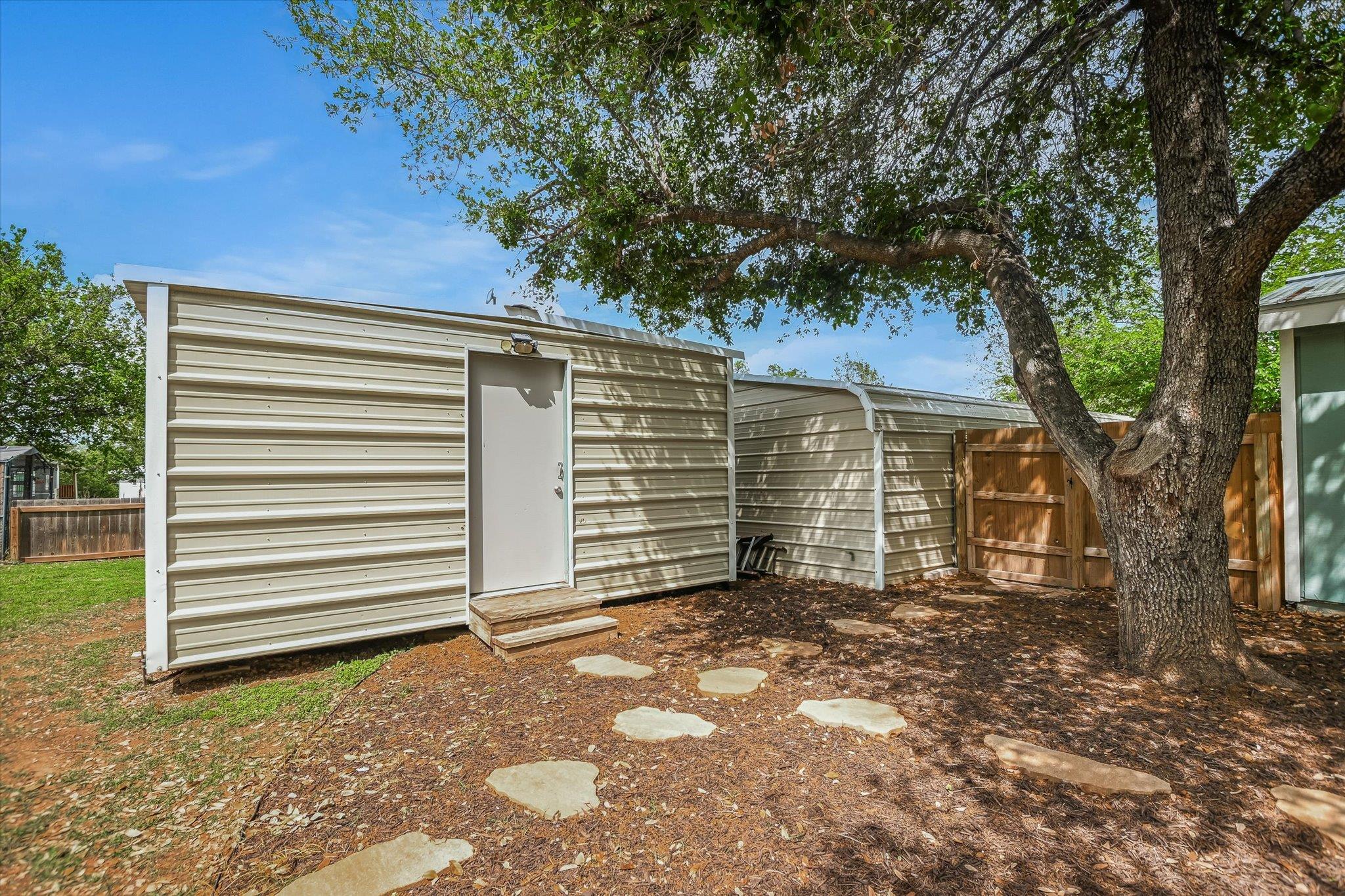 874 Pine Ln, Cottonwood Shores, TX 78639