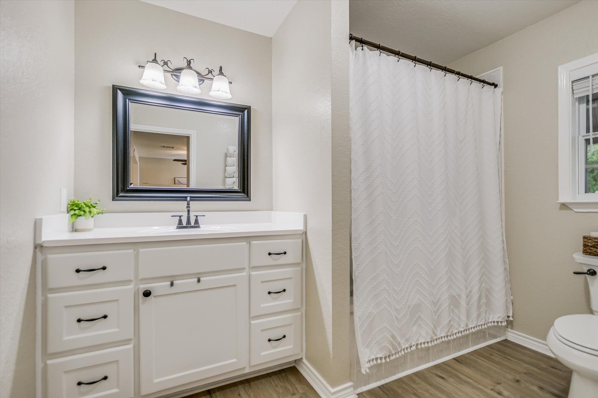 874 Pine Ln, Cottonwood Shores, TX 78639