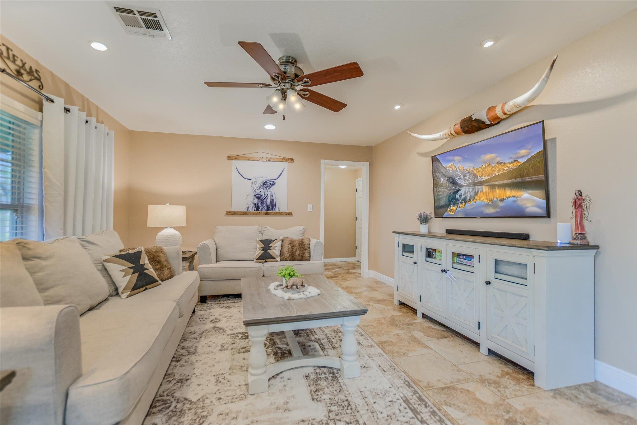 874 Pine Ln, Cottonwood Shores, TX 78639