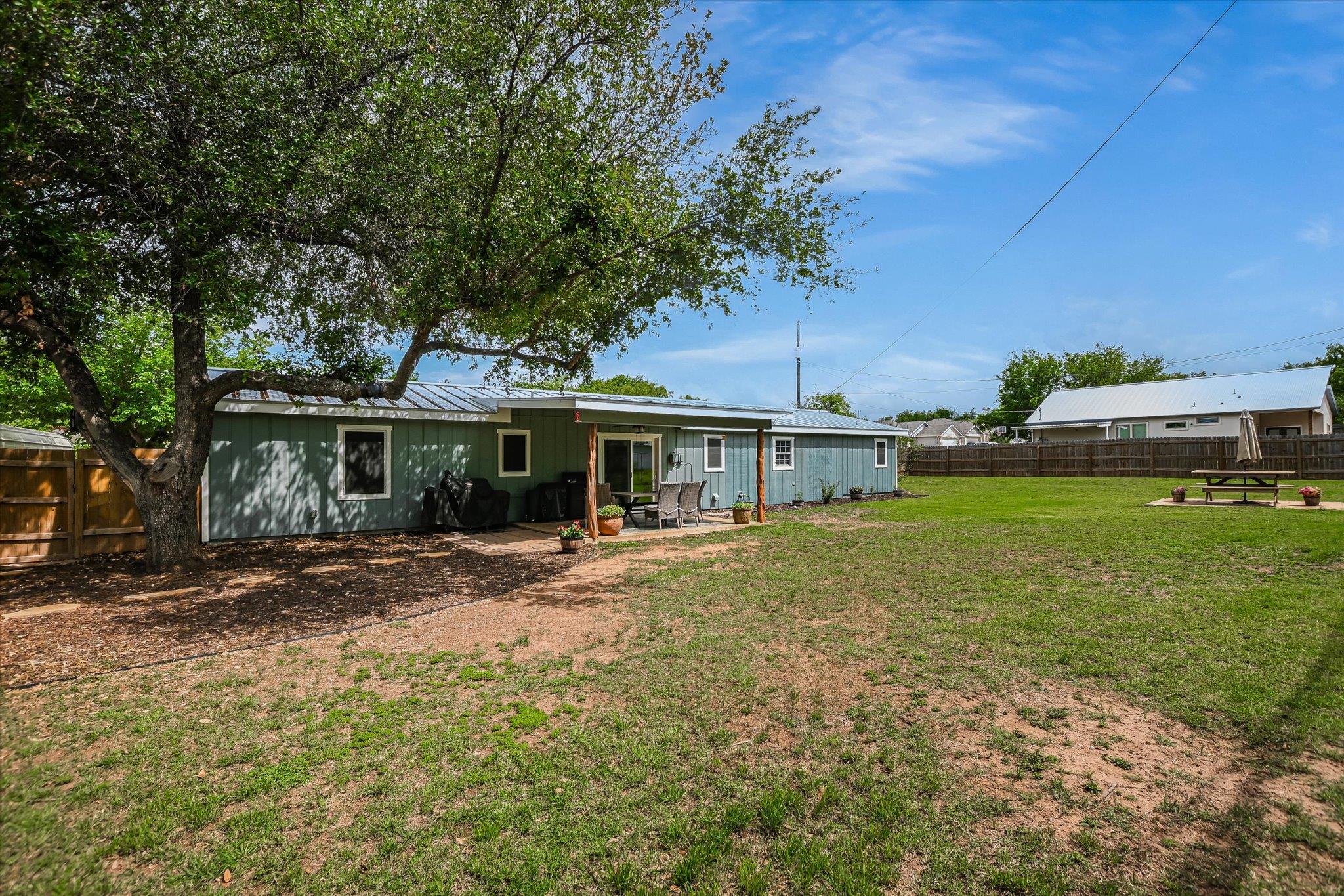 874 Pine Ln, Cottonwood Shores, TX 78639