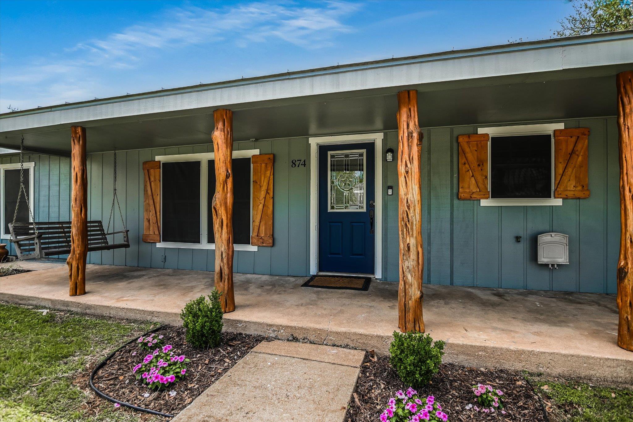 874 Pine Ln, Cottonwood Shores, TX 78639