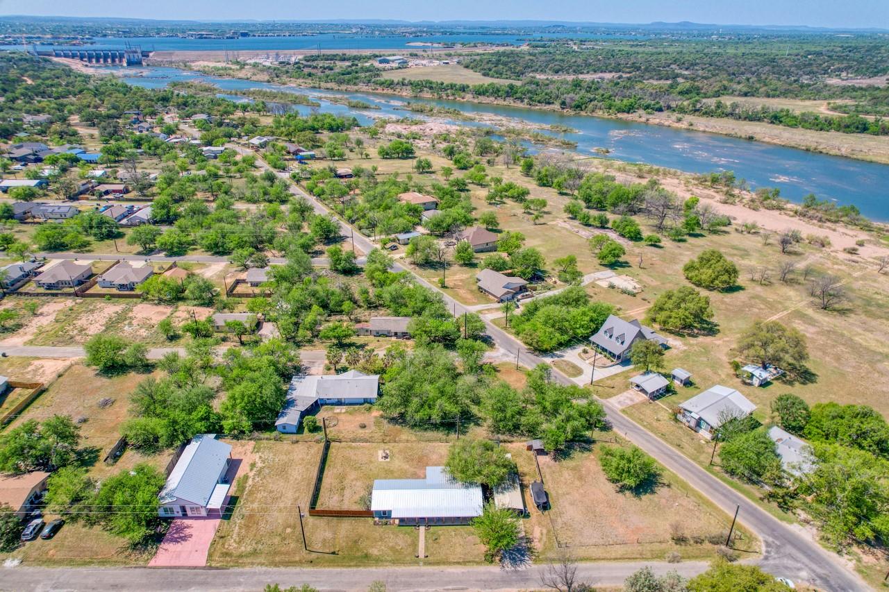 874 Pine Ln, Cottonwood Shores, TX 78639