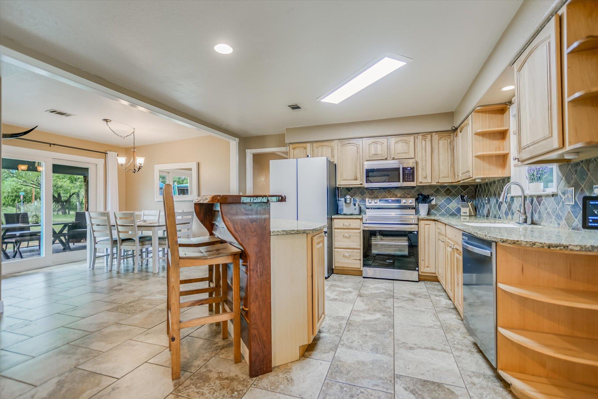 874 Pine Ln, Cottonwood Shores, TX 78639