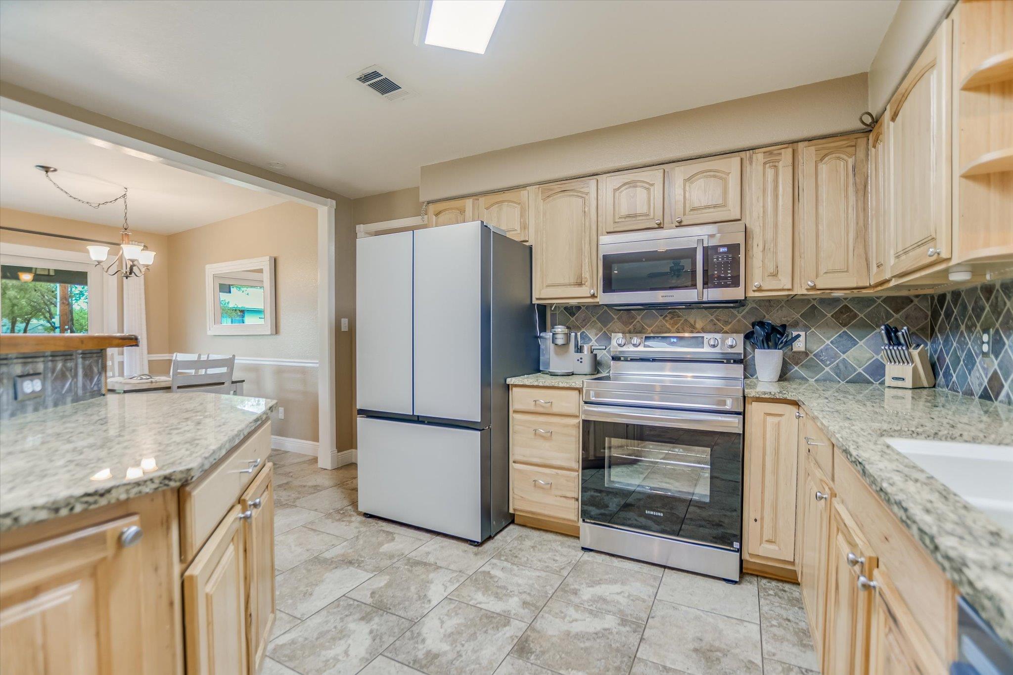 874 Pine Ln, Cottonwood Shores, TX 78639