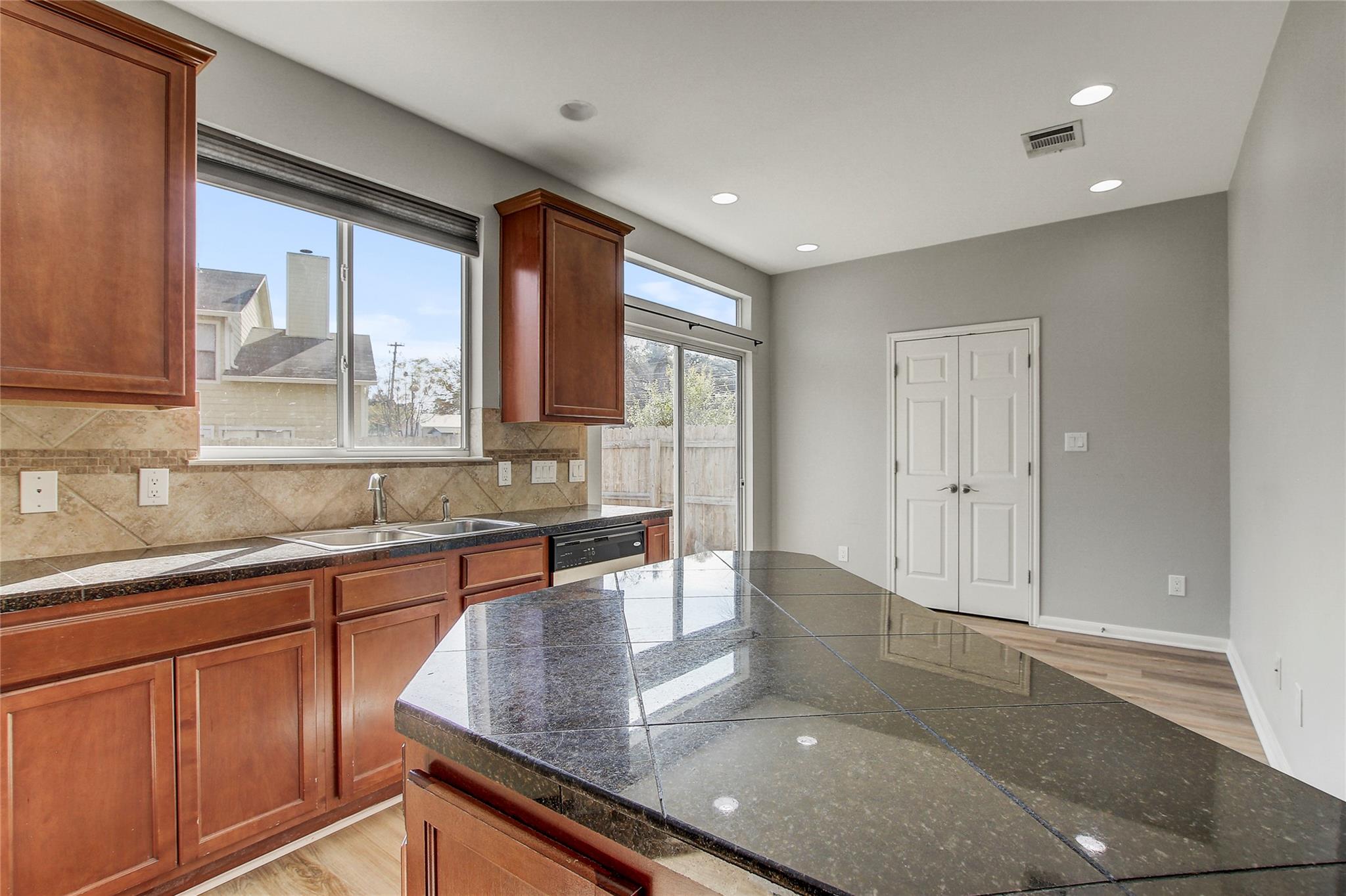 512 Eberhart Ln # 1207, Austin, TX 78745