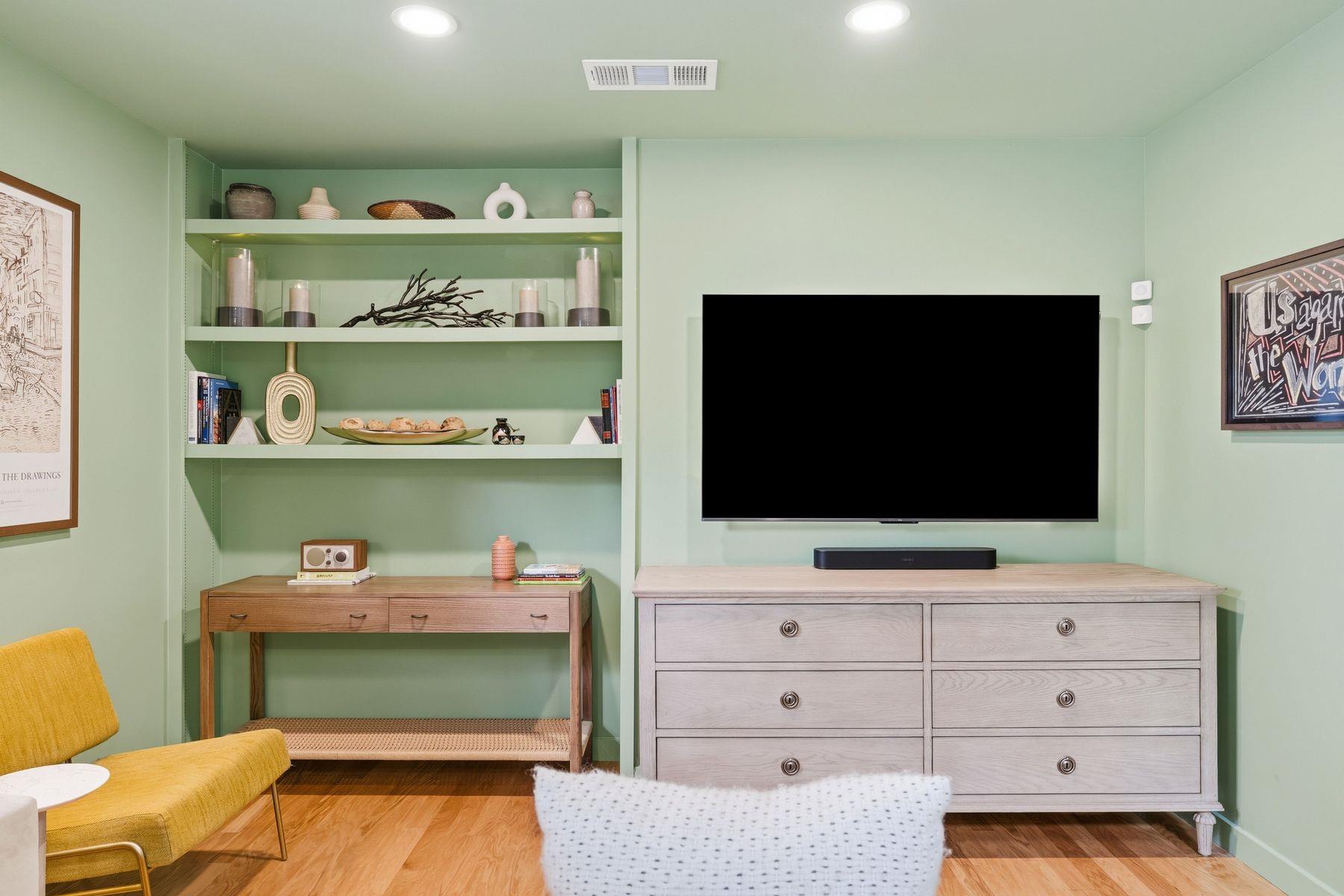 1106 Mission Rdg # B, Austin, TX 78704