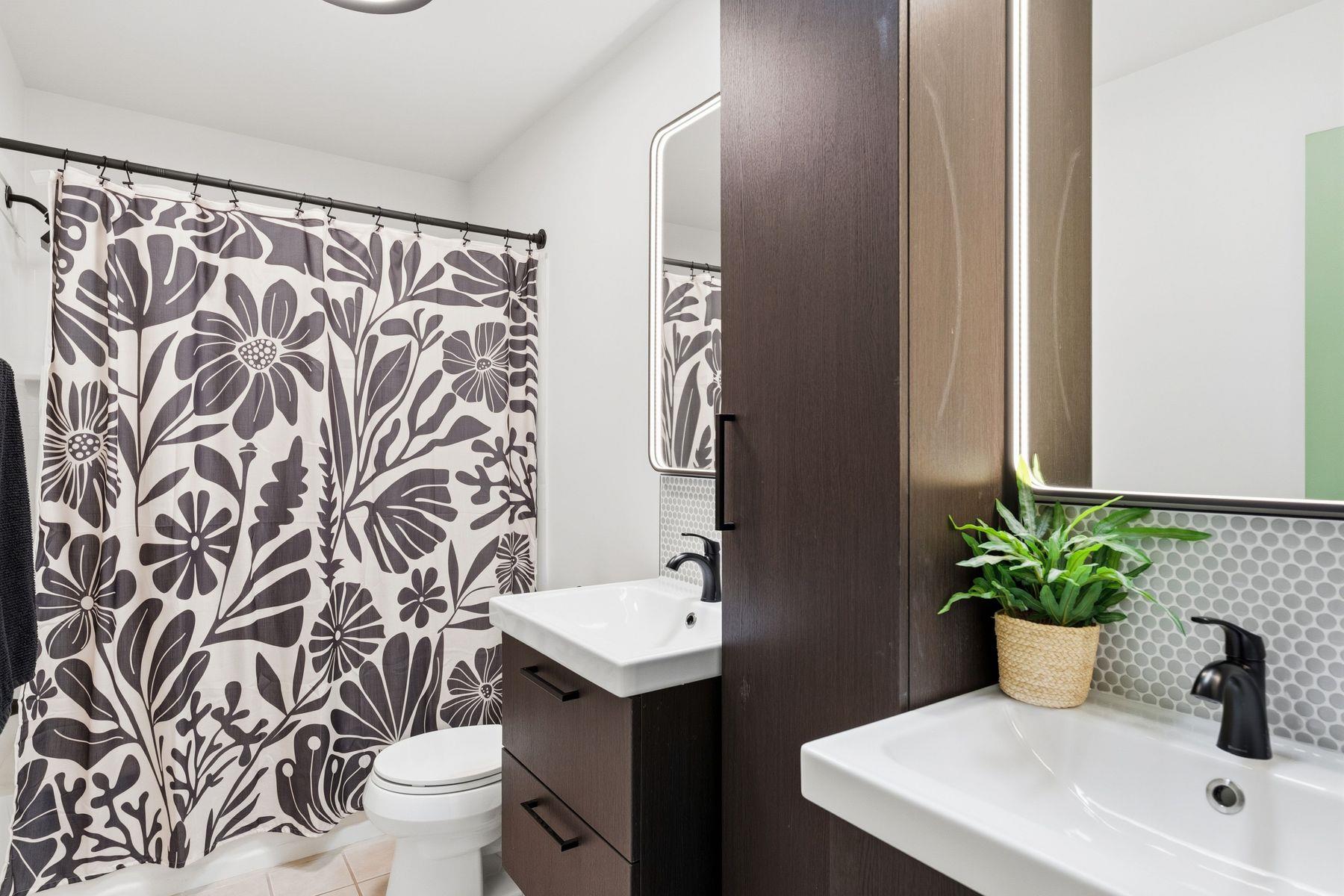 1106 Mission Rdg # B, Austin, TX 78704