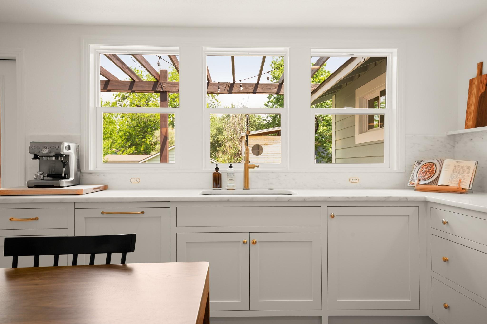 2010 Alegria Rd, Austin, TX 78757