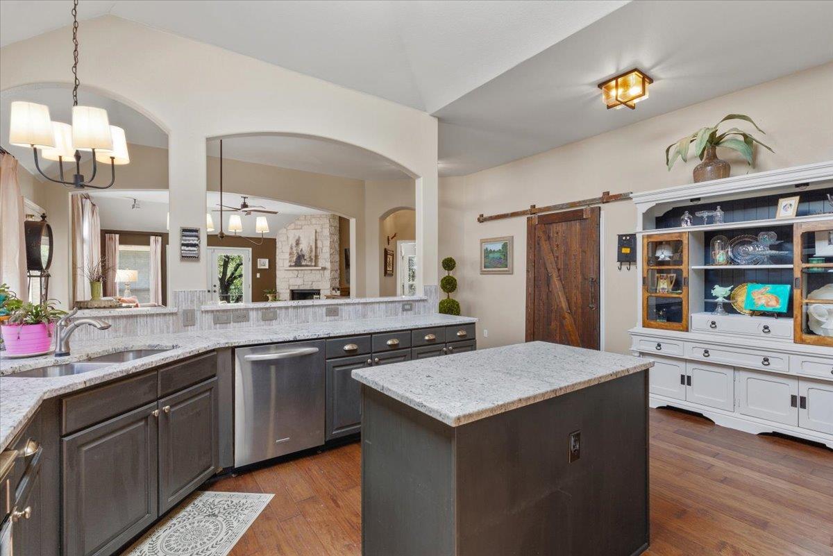 132 Double Eagle Dr # 132, Austin, TX 78738