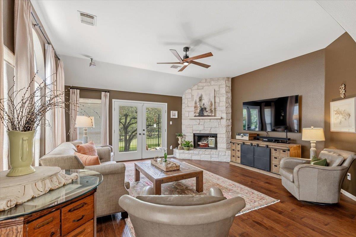 132 Double Eagle Dr # 132, Austin, TX 78738
