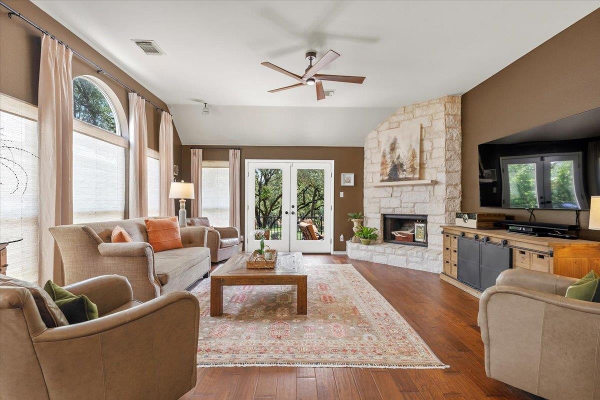 132 Double Eagle Dr # 132, Austin, TX 78738