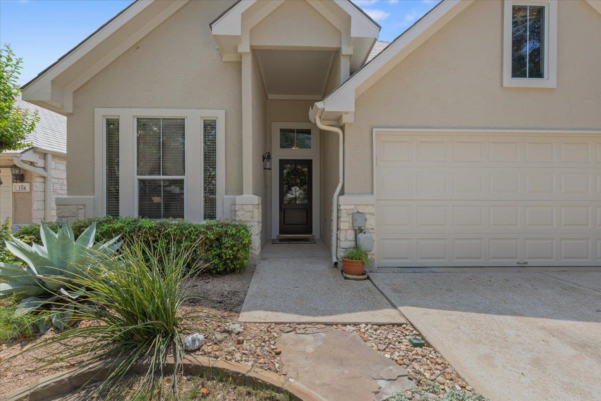 132 Double Eagle Dr # 132, Austin, TX 78738