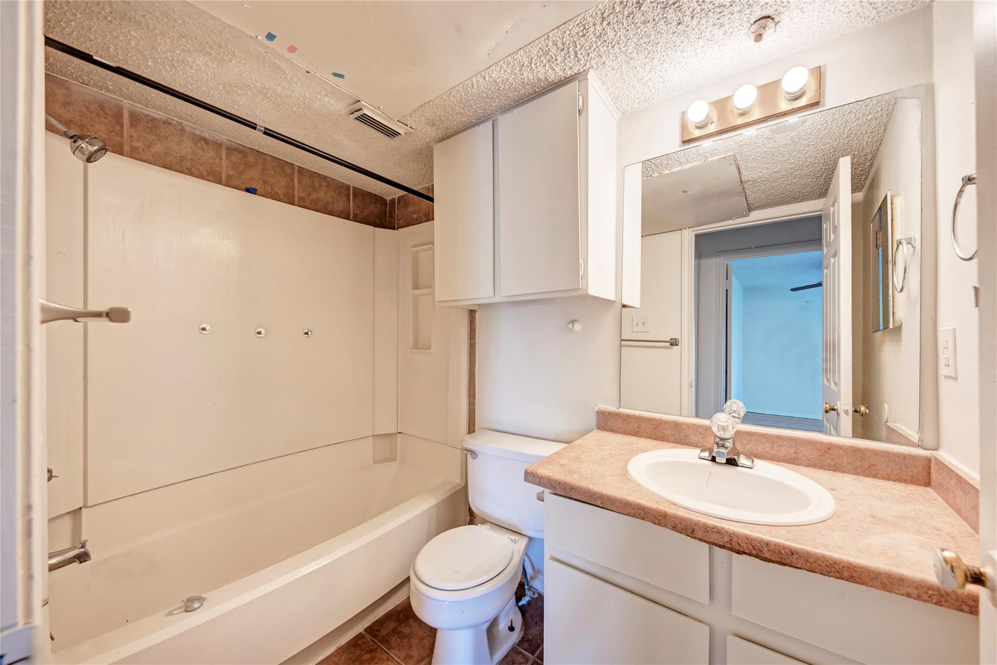 2401 Leon St # 300, Austin, TX 78705